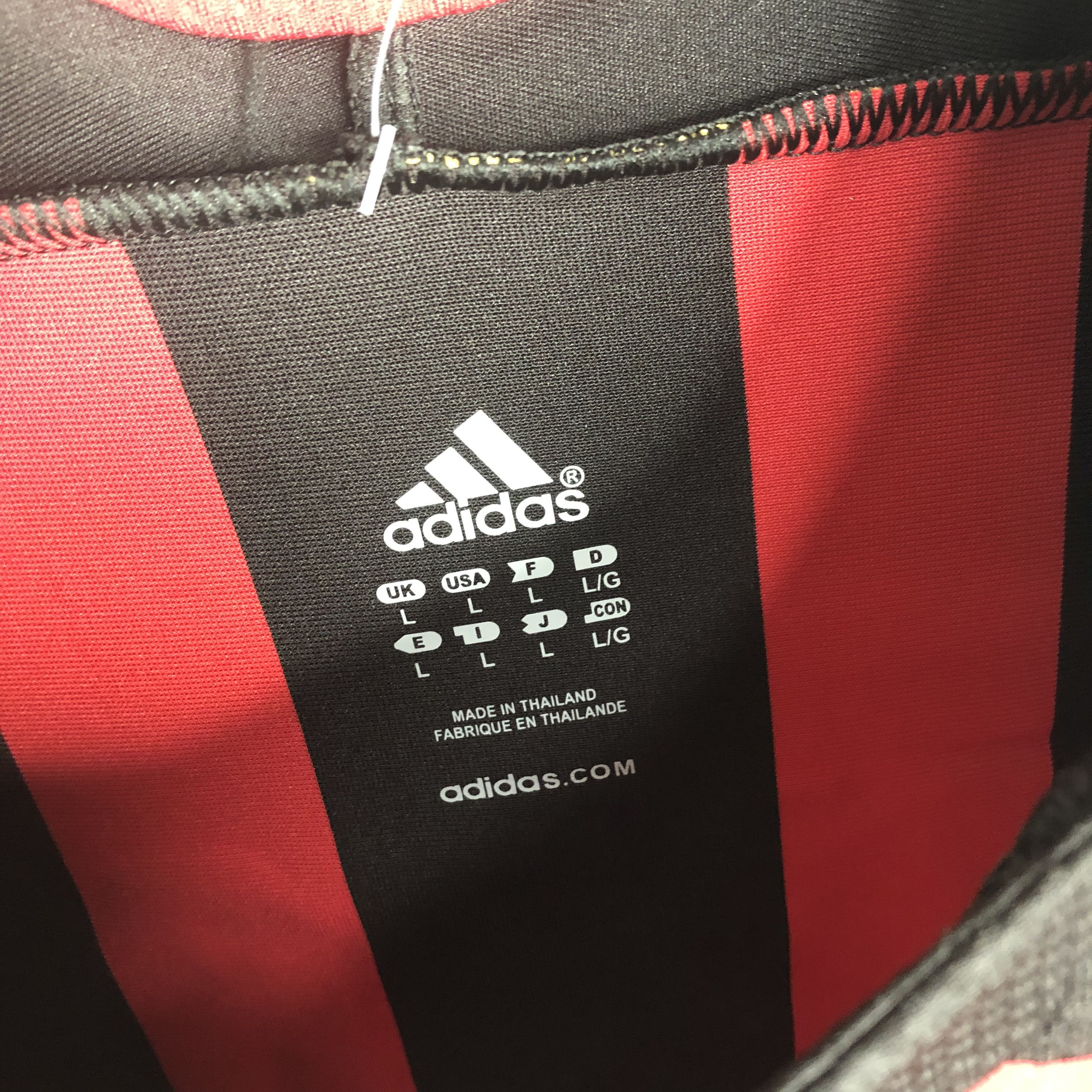 Vintage 06-07 Kaka AC Milan Home Soccer Jersey Size US L / EU 52-54 / 3 - 6 Thumbnail