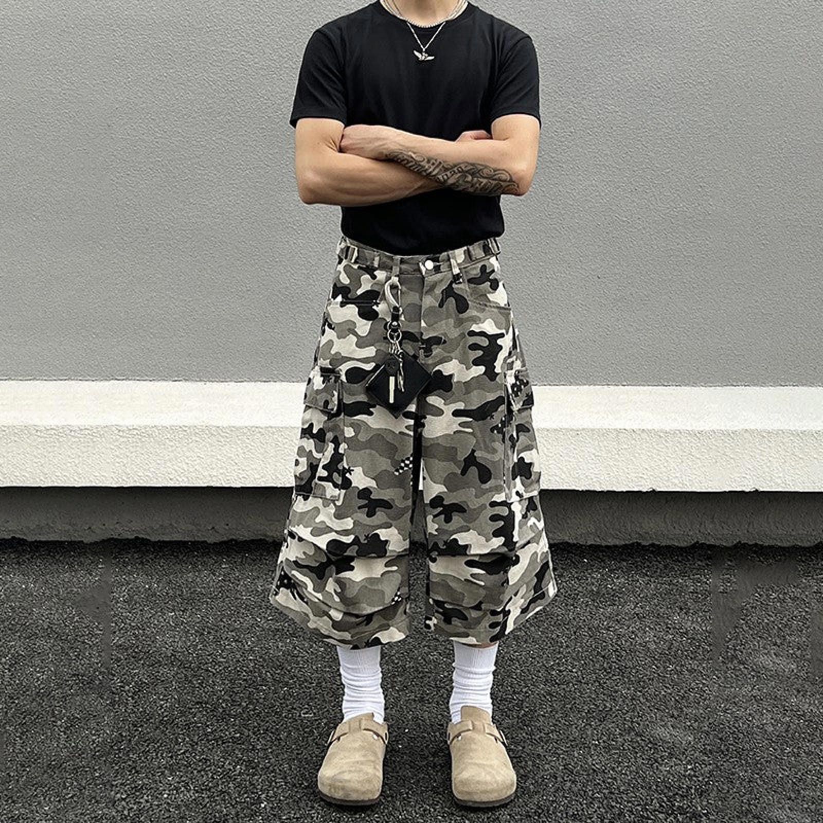 Other Long Wide Leg Camo Cargo Shorts Size US 30 / EU 46 - 2 Thumbnail