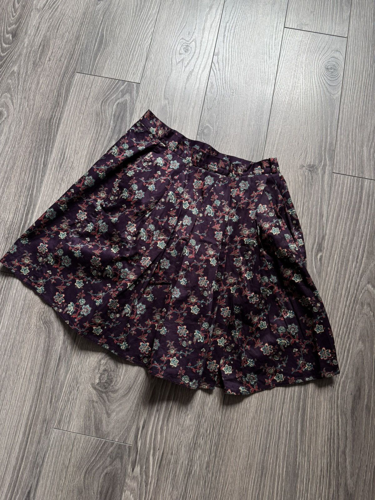 Versace Gianni Versace Vintage Floral Pleated Shorts Woman’s Size 25" / US 0 / IT 36 - 10 Thumbnail