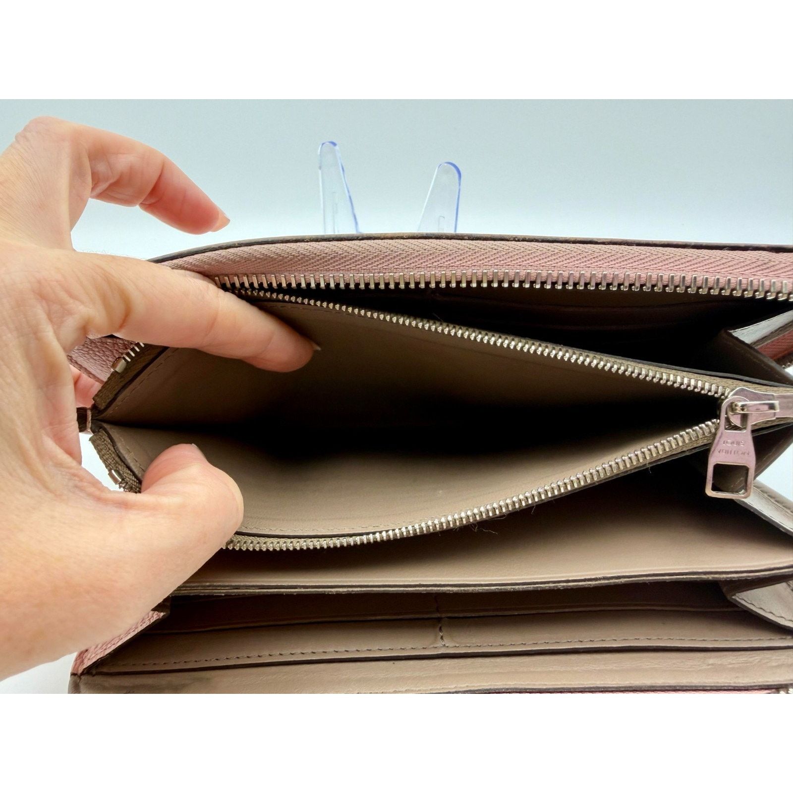 Louis Vuitton LOUIS VUITTON Comete Wallet Magnolia Leather Women's | COA Size ONE SIZE - 10 Thumbnail