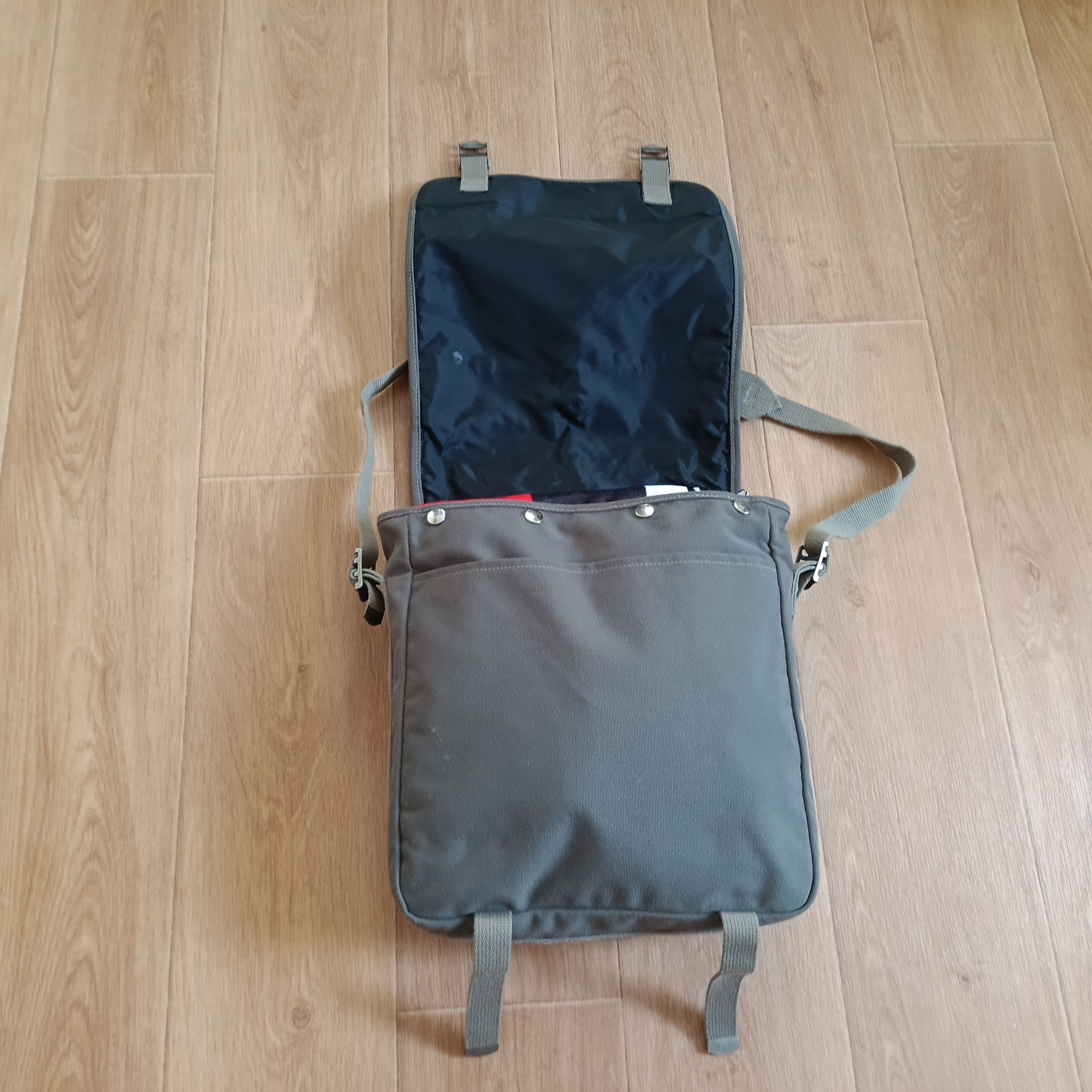 Eastpak × Vintage Eastpack Anarchy messenger bag khaki shoulder cross body bag Size ONE SIZE - 9 Thumbnail