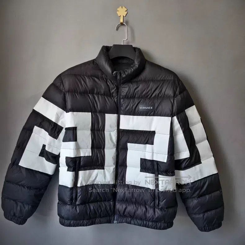 Versace Versace Greek back letter logo down jacket Size US L / EU 52-54 / 3 - 1 Thumbnail