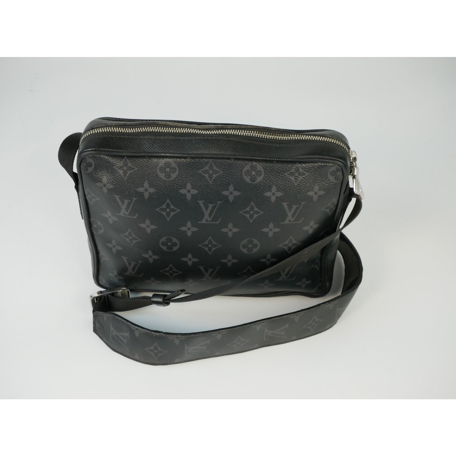 Louis Vuitton Outdoor Monogram Eclipse Messenger Bag Size ONE SIZE - 8 Thumbnail