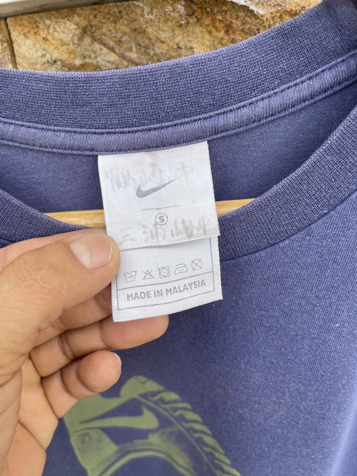Vintage Last Drop🔥Rare🔥Vintage Nike Swoosh Shoes Logo T-Shirt Size US M / EU 48-50 / 2 - 6 Thumbnail