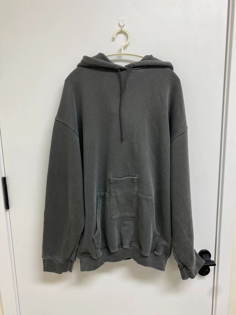 Balenciaga Balenciaga Distressed Back Logo Hoodie, Size S Size US S / EU 44-46 / 1 - 1 Thumbnail