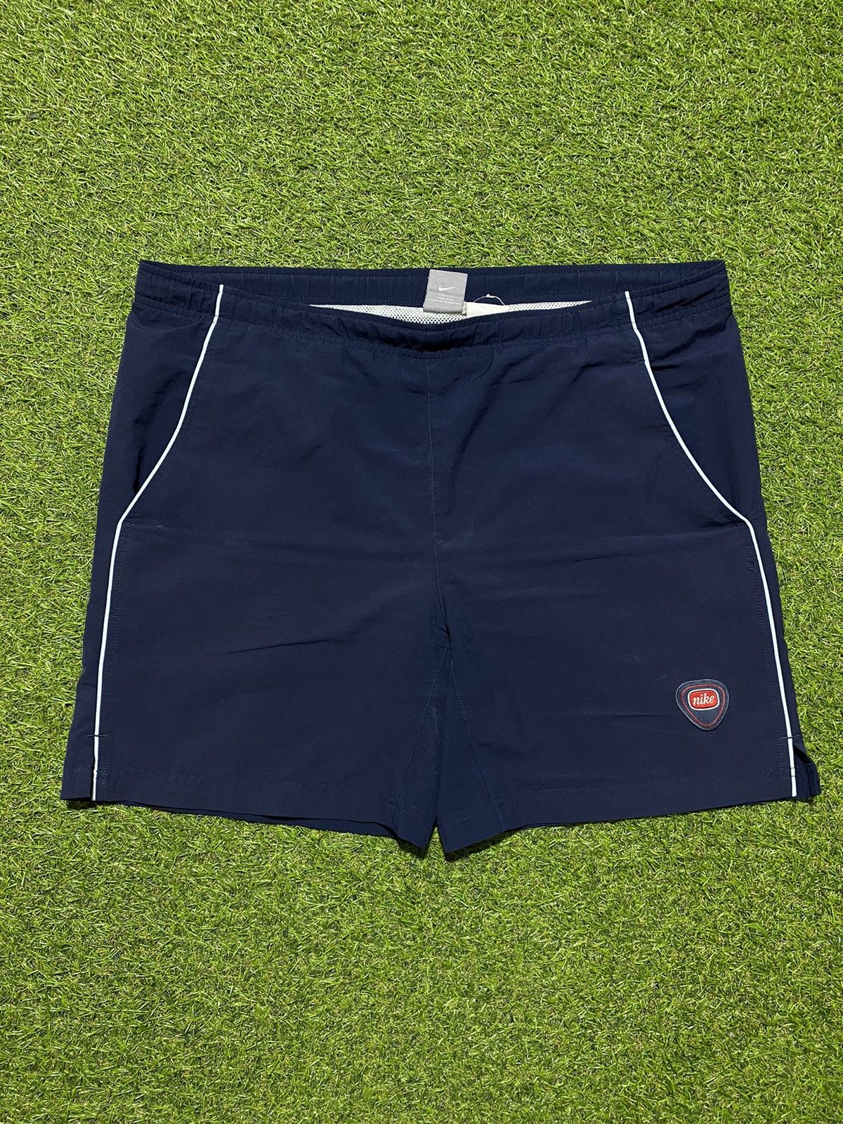 Nike Vintage 90s Nike shorts streetwear swoosh casual y2k size M Size US 32 / EU 48 - 1 Thumbnail
