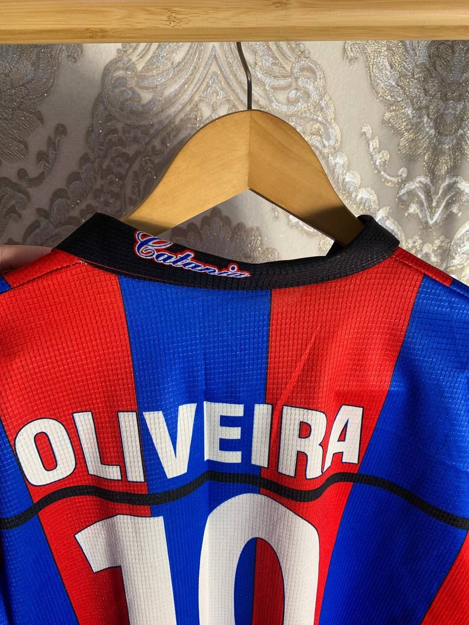 Vintage VERY RARE ITALY CATANIA OLIVEIRA 10 SOCCER JERSEY TAYOTA Y2K Size US L / EU 52-54 / 3 - 5 Thumbnail