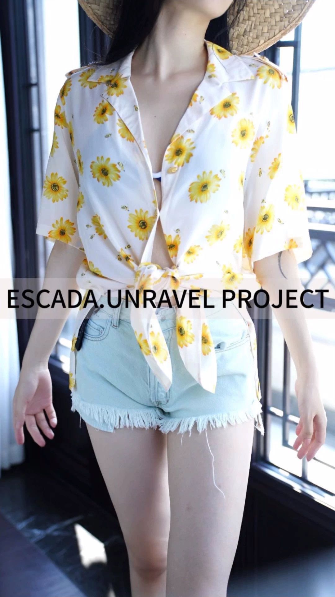 Escada ESCADA Vintage Yellow Daisy & Bee Oversized 38 Short Shirt Size XS / US 0-2 / IT 36-38 - 1 Thumbnail