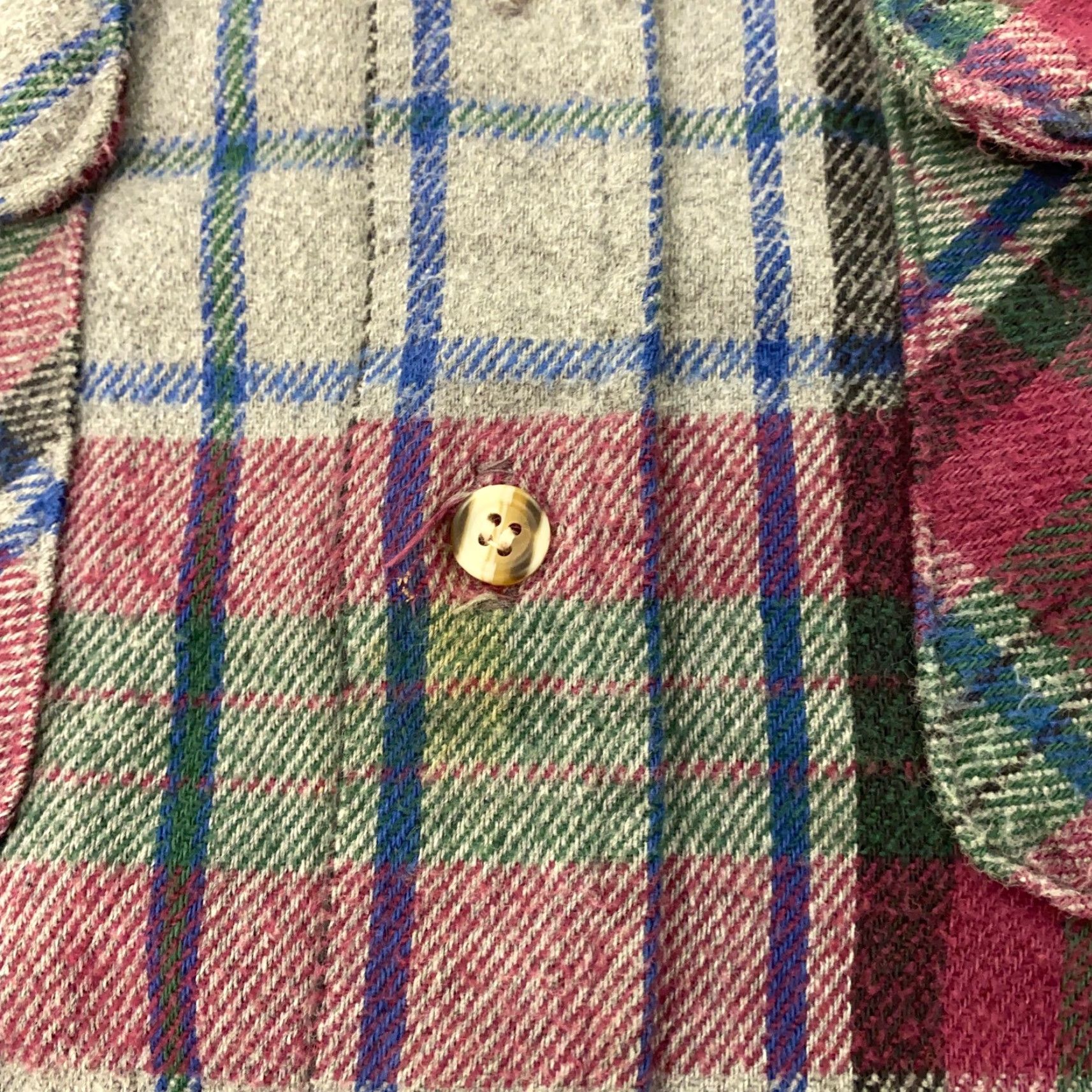 Vintage VINTAGE Five Brother Shirt Flannel Button-Up Plaid Oversized Heavyweight XL Red Men's Shirt - Five Brothers, Plaid, 1970s-80s vibe, Workwear, Casual Size US XL / EU 56 / 4 - 4 Thumbnail