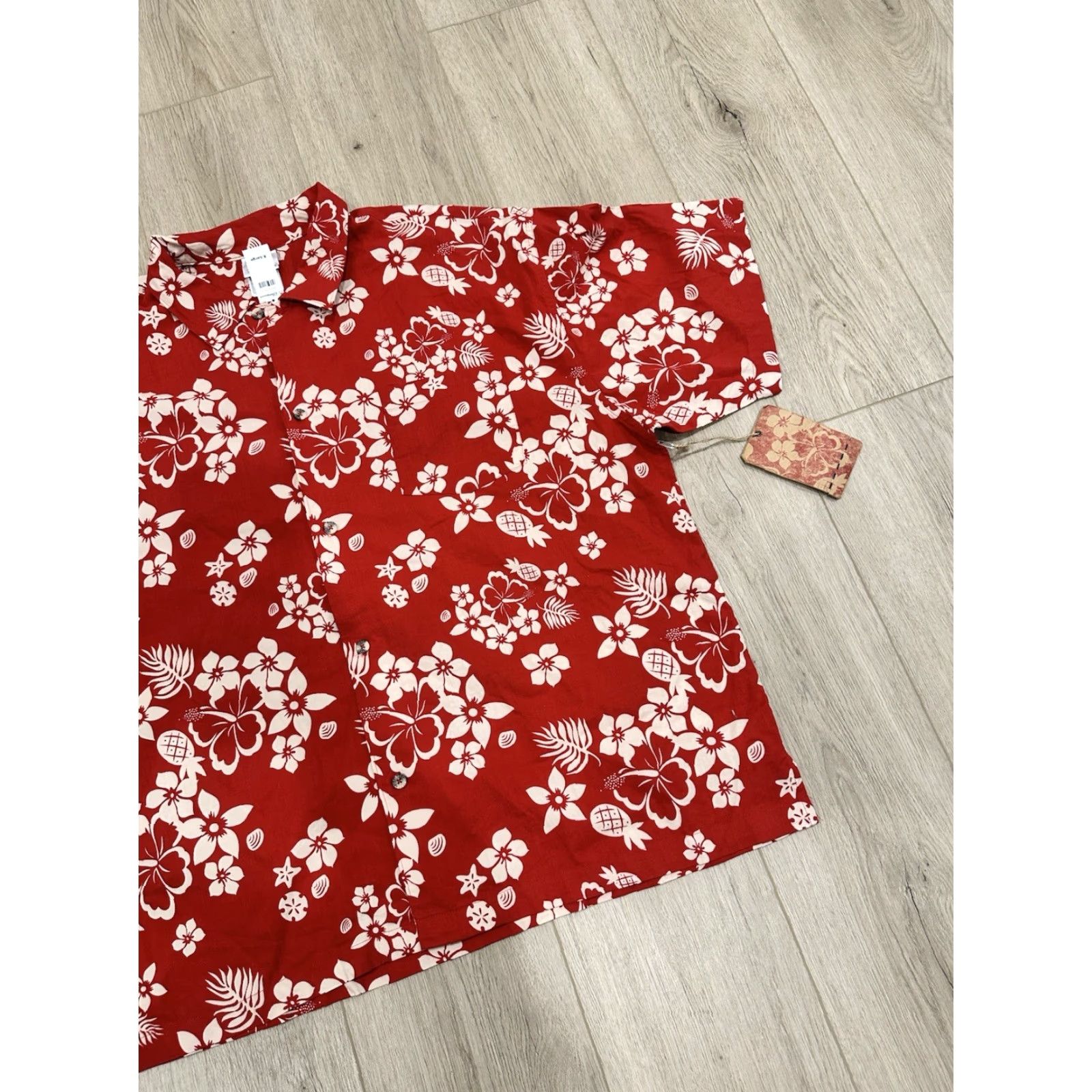 Disney NWT Disney Hawaiian Button Shirt Red Floral Adult Size 2XL Mickey Minnie Beach Size US XXL / EU 58 / 5 - 2 Thumbnail