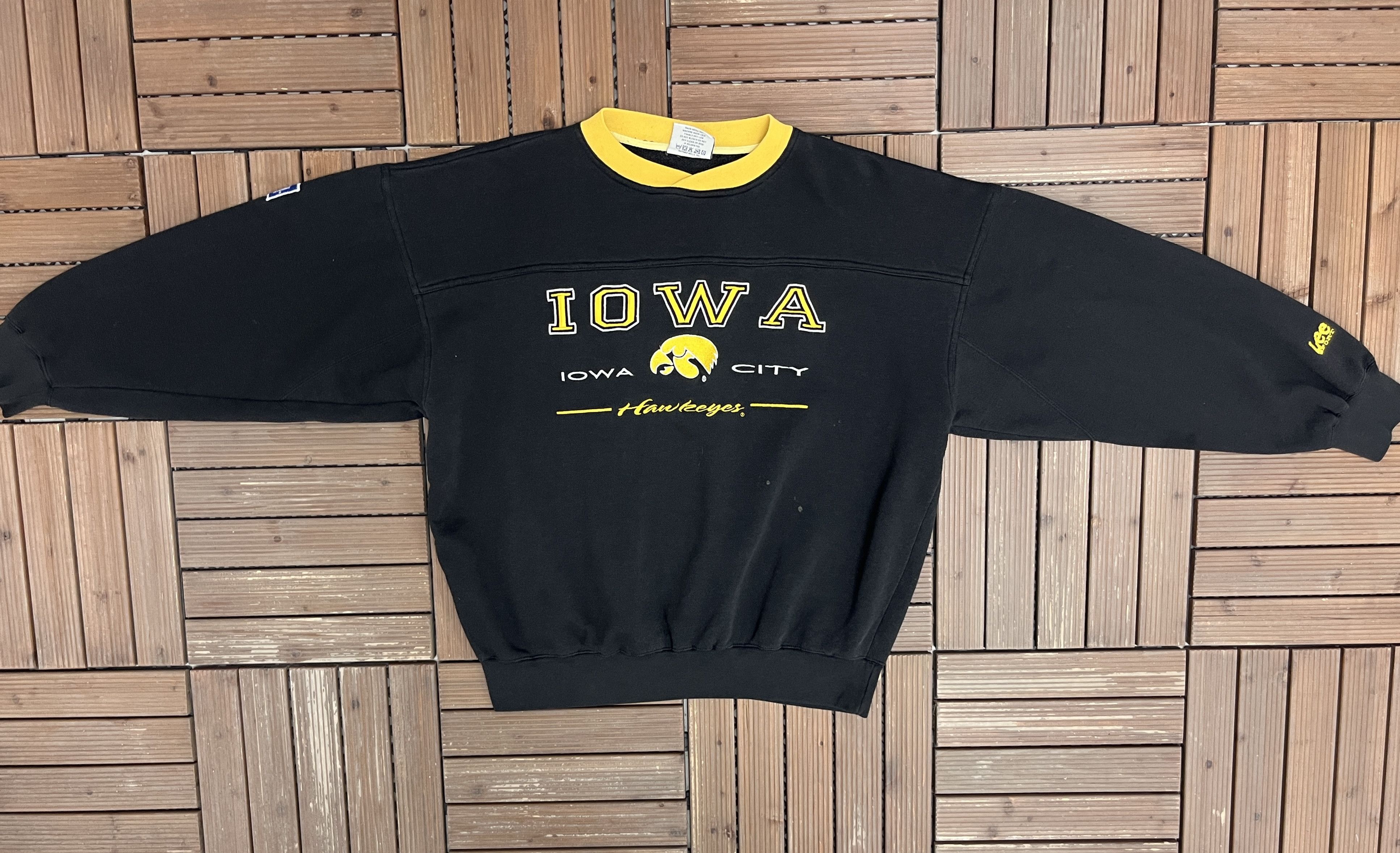 Vintage Iowa Hawkeyes Embroidered Vintage Black Crewneck Sweater Size US L / EU 52-54 / 3 - 5 Thumbnail