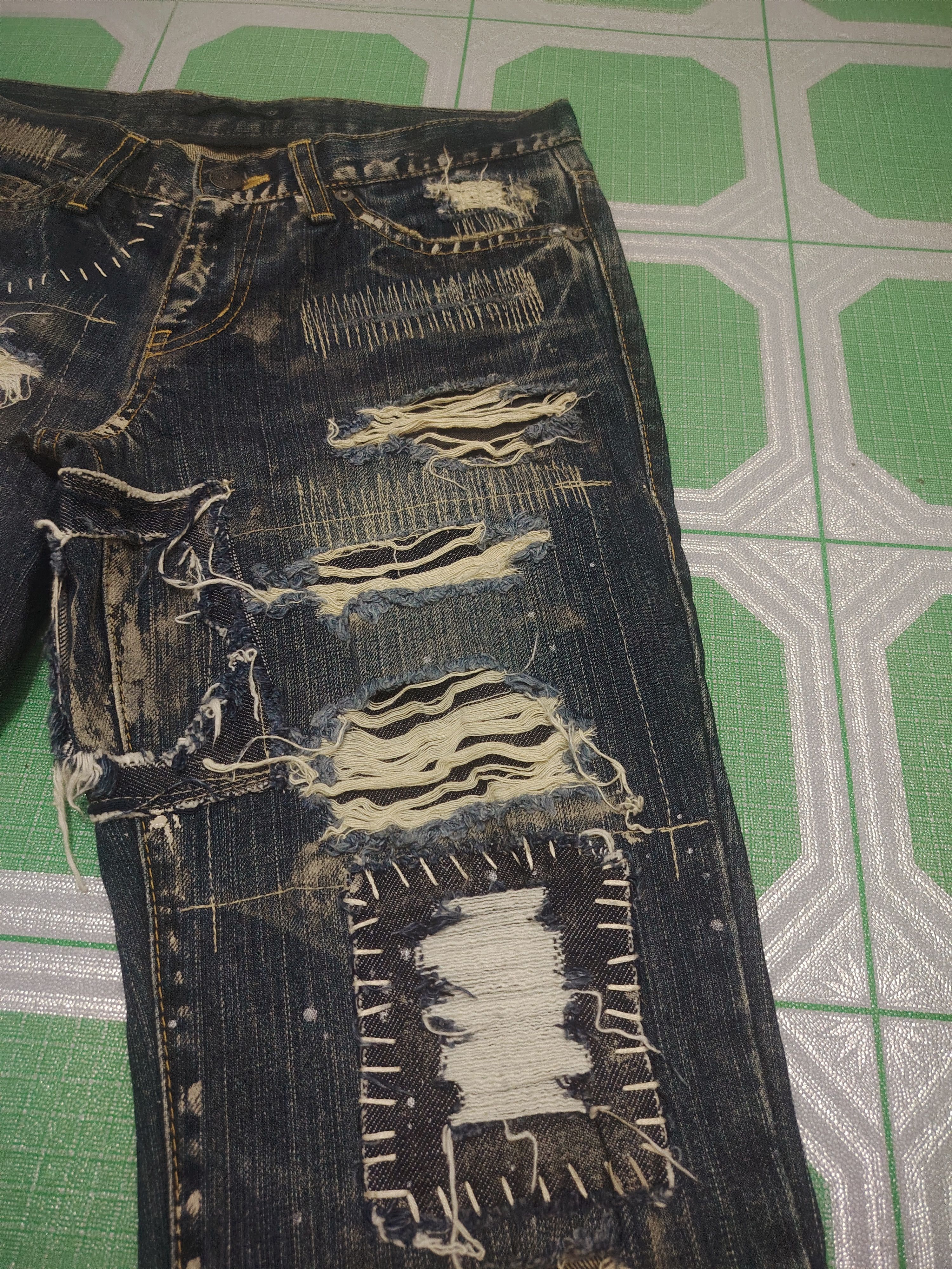Who Decides War Japanese Casper John Distressed Thrashed jeans Size US 28 / EU 44 - 6 Thumbnail