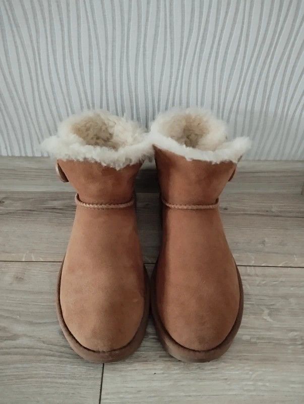 Ugg UGG Mini Bailey Button II size 38 boots winter Size US 7 / IT 37 - 4 Thumbnail