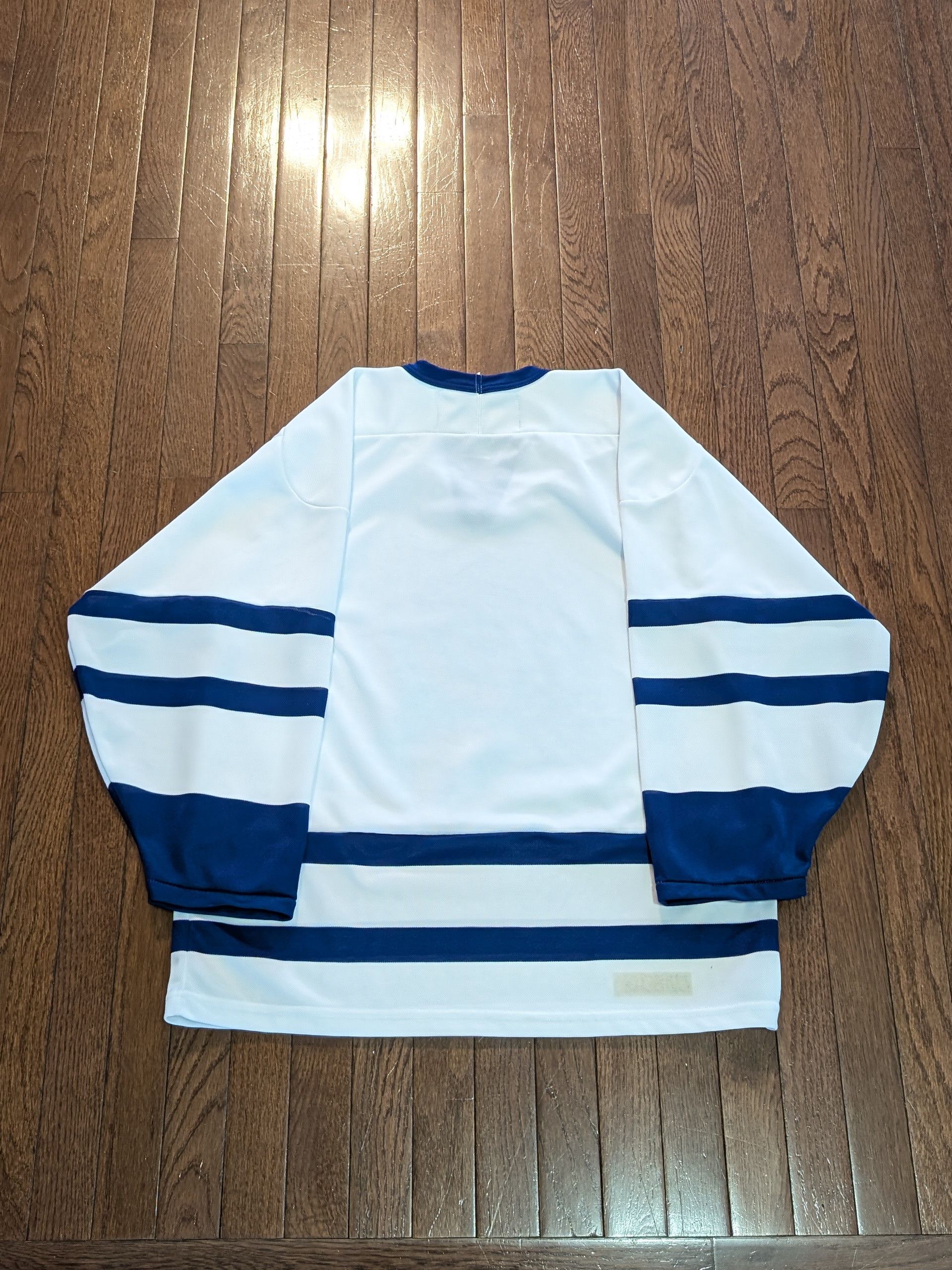 Ccm Vintage Toronto Maple Leafs Away CCM Jersey - Size M Size US M / EU 48-50 / 2 - 3 Thumbnail
