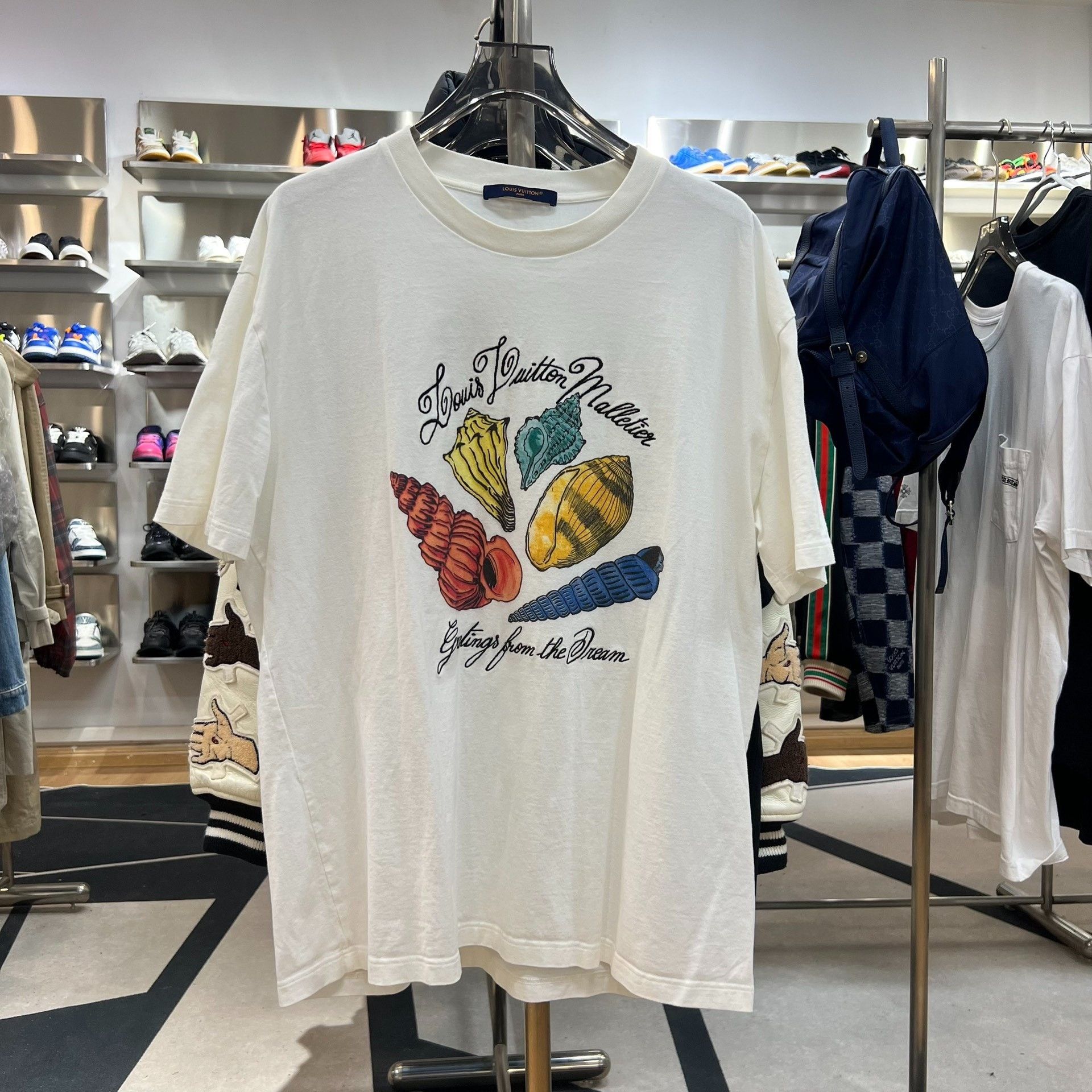Louis Vuitton Louis Vuitton Letter Shell Print SS24 T-Shirt Size US XXL / EU 58 / 5 - 1 Thumbnail