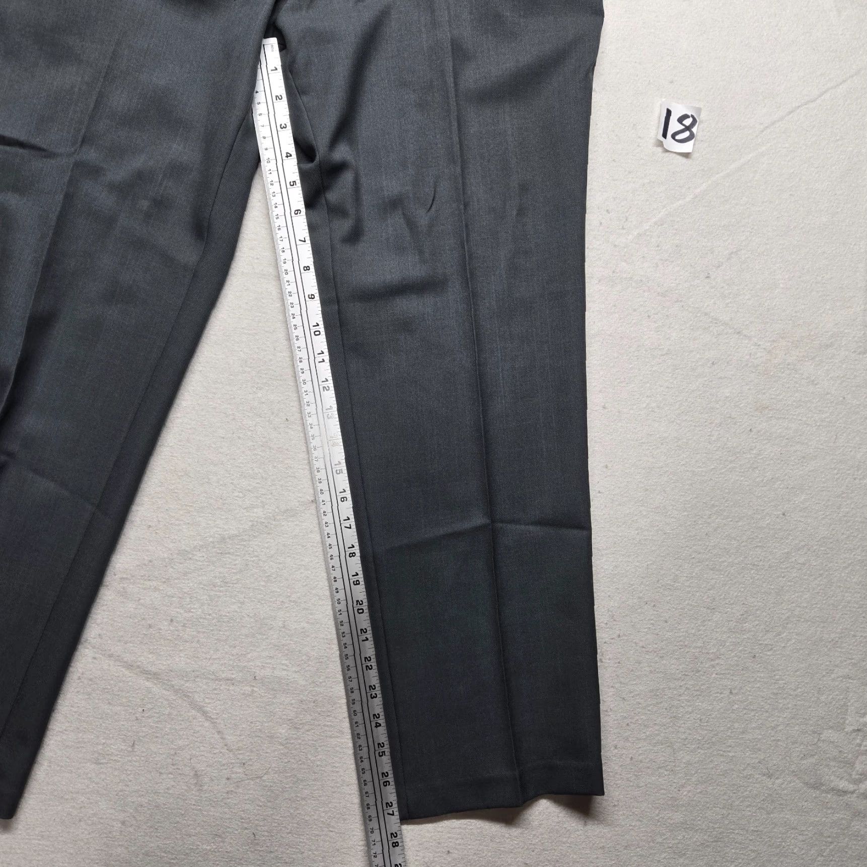 Haggar Haggar Pants Gray Tailored Fit Flat Front Dress Adult Men's Size 38 Inseam 29 Brand: Haggar Fit: Regular Size US 38 / EU 54 - 6 Thumbnail