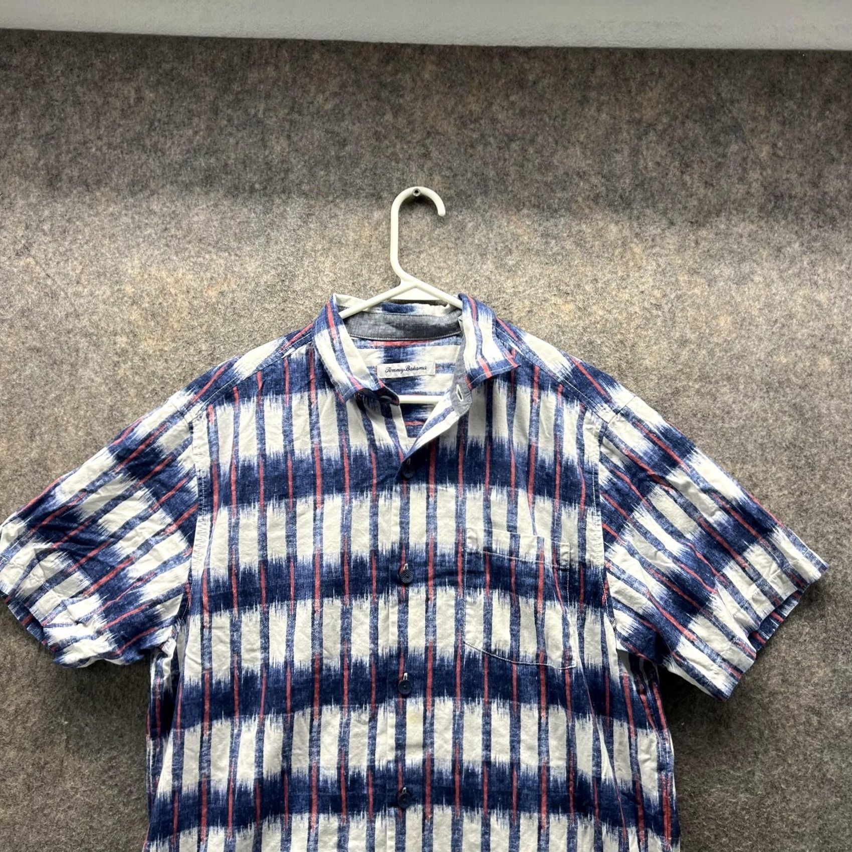 Tommy Bahama VINTAGE Tommy Bahama Shirt Men Medium Adult Blue White Button Down Silk Short Sleeve Shirt Size US M / EU 48-50 / 2 - 2 Thumbnail