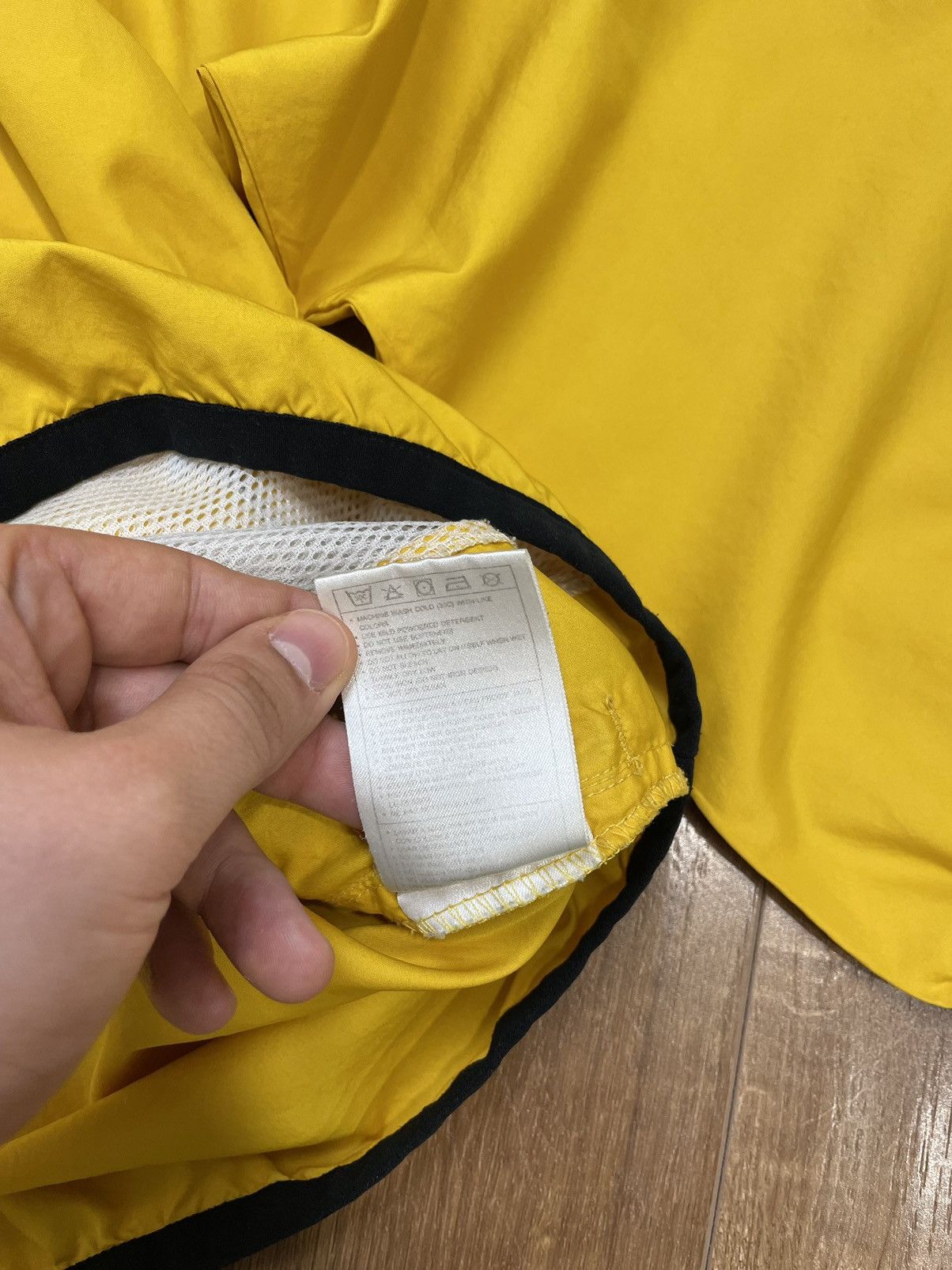 Nike Vintage Nike Y2K Style Hot Yellow Logo Anorak Bomber Jacket Size US L / EU 52-54 / 3 - 16 Thumbnail