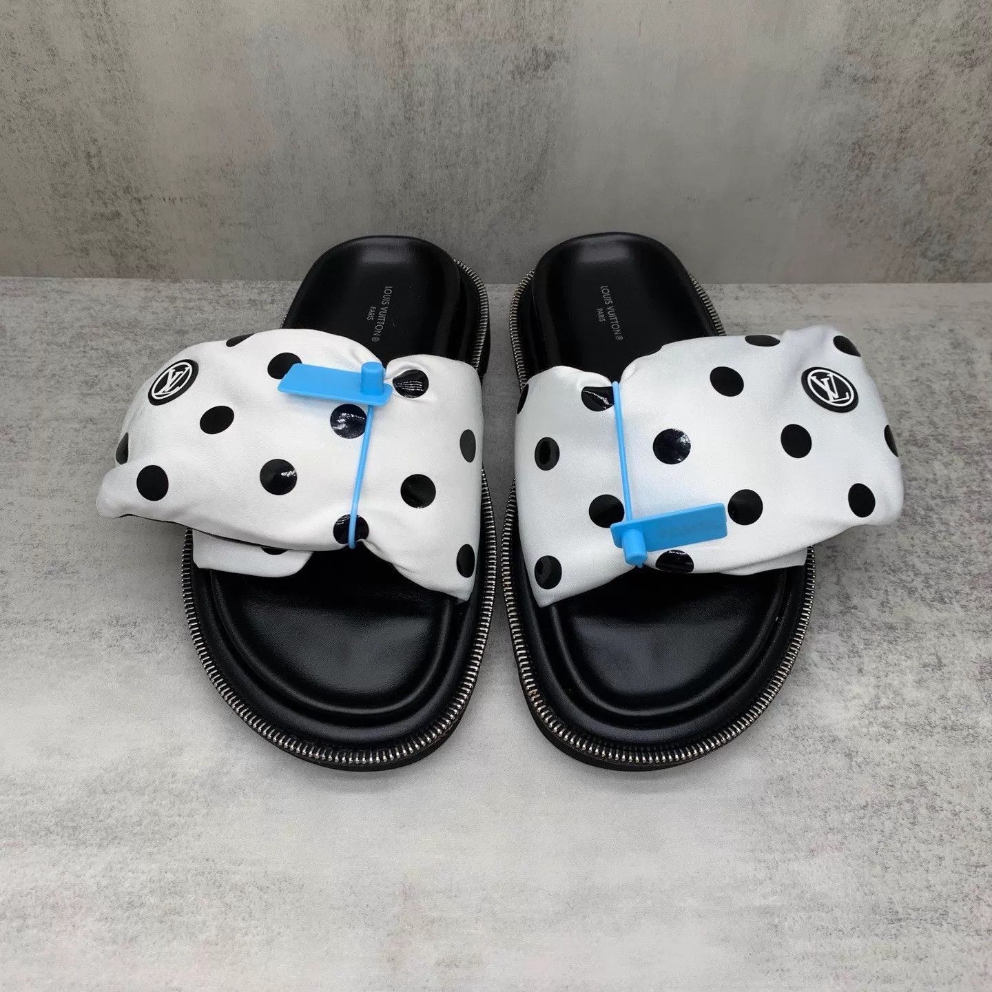 Louis Vuitton LV Black Polka Dot Velcro Puffy Slides 36 (98N, OB) Size US 5.5 / IT 35.5 - 4 Thumbnail