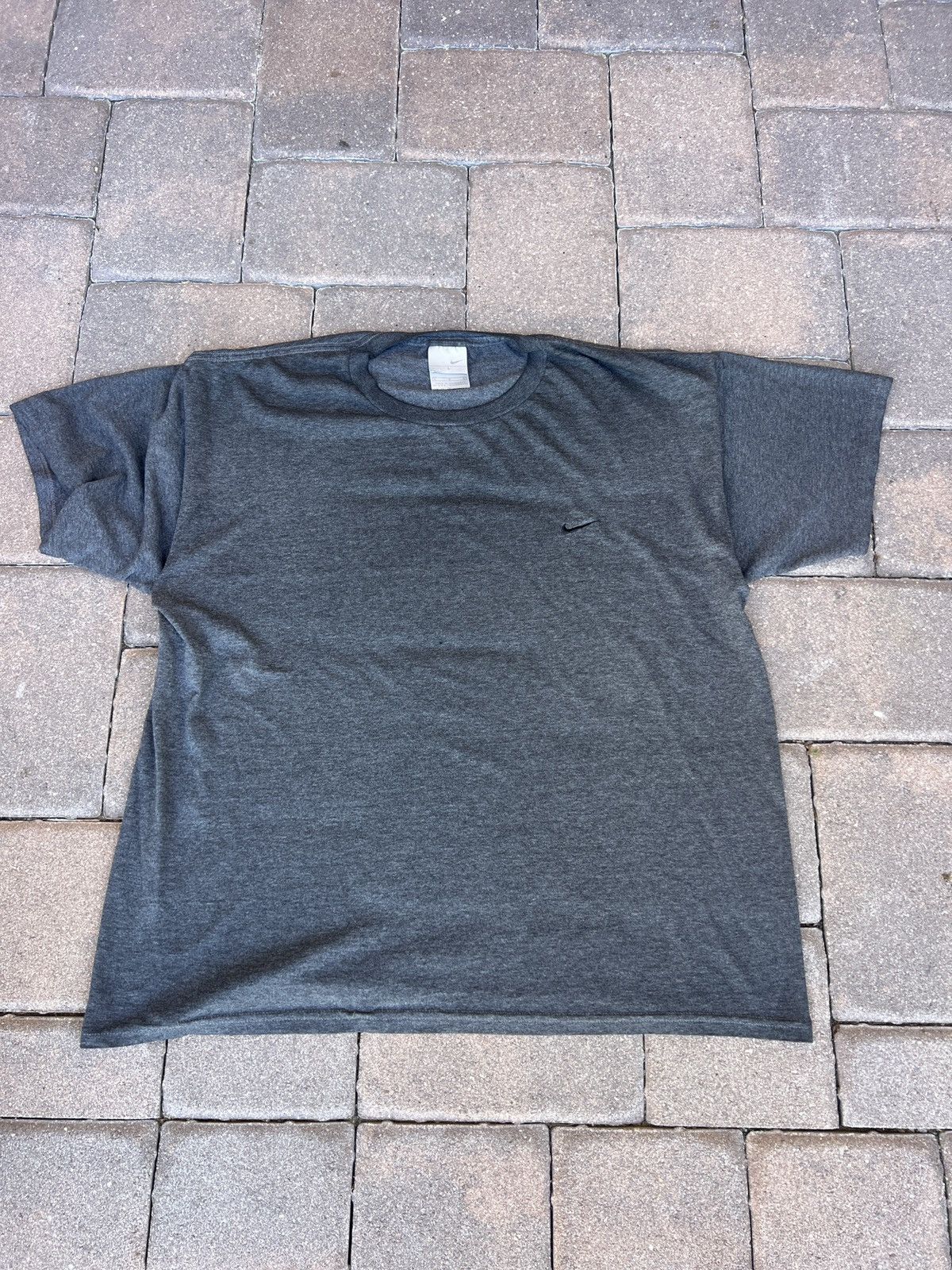 Nike Vintage Y2K Nike T-Shirt Size L Size US L / EU 52-54 / 3 - 1 Thumbnail