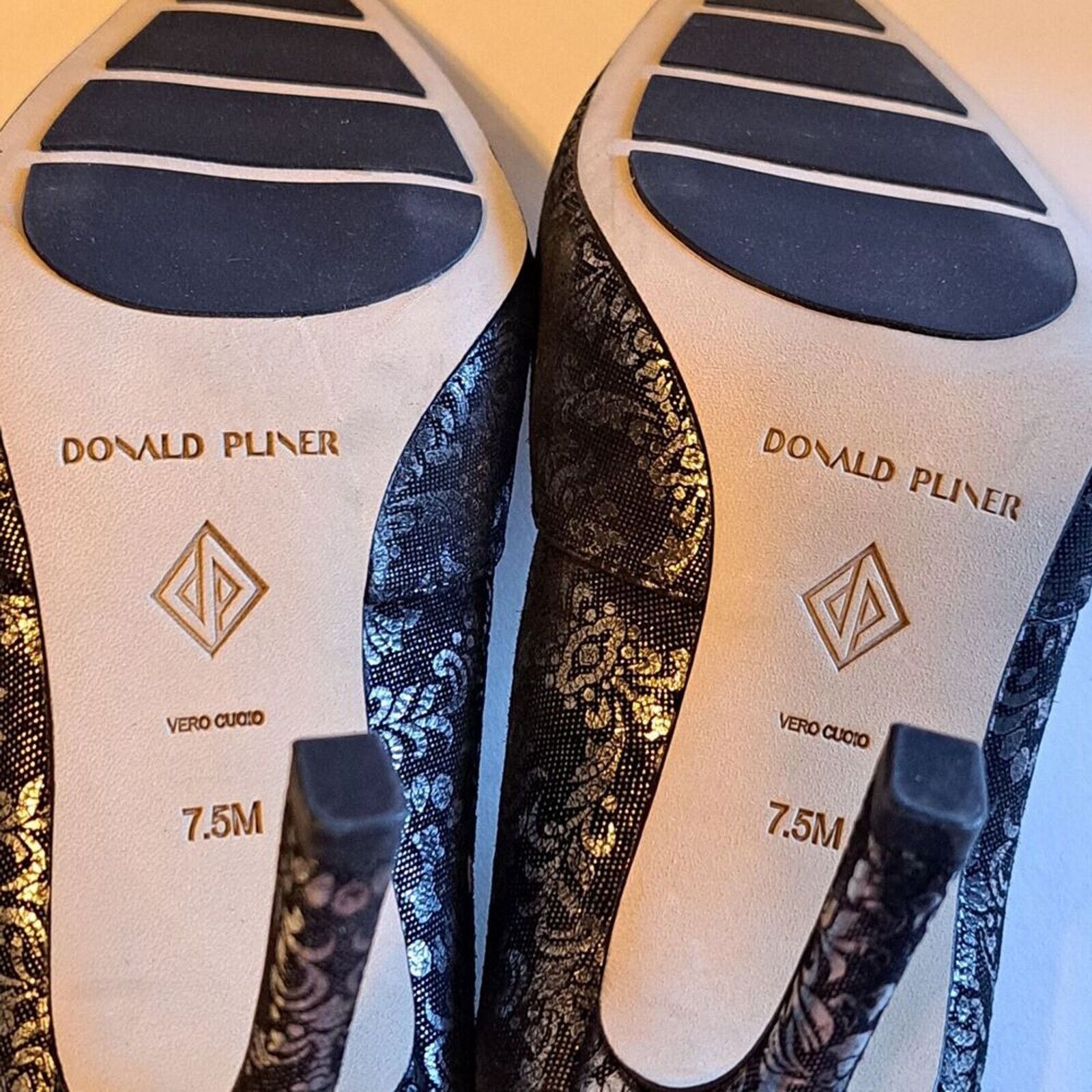 Donald Pliner Donald Pliner Pola Brocade Slip-On Metallic Heels 7.5M New! Size US 7.5 / IT 37.5 - 12 Thumbnail
