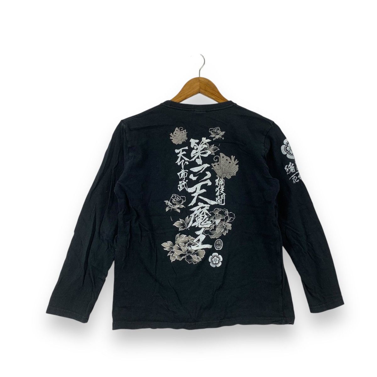 Japanese Brand JAPAN TRADITIONAL TEMPLE Kanji Floral Butterfly Tee Shirt Size M / US 6-8 / IT 42-44 - 1 Thumbnail