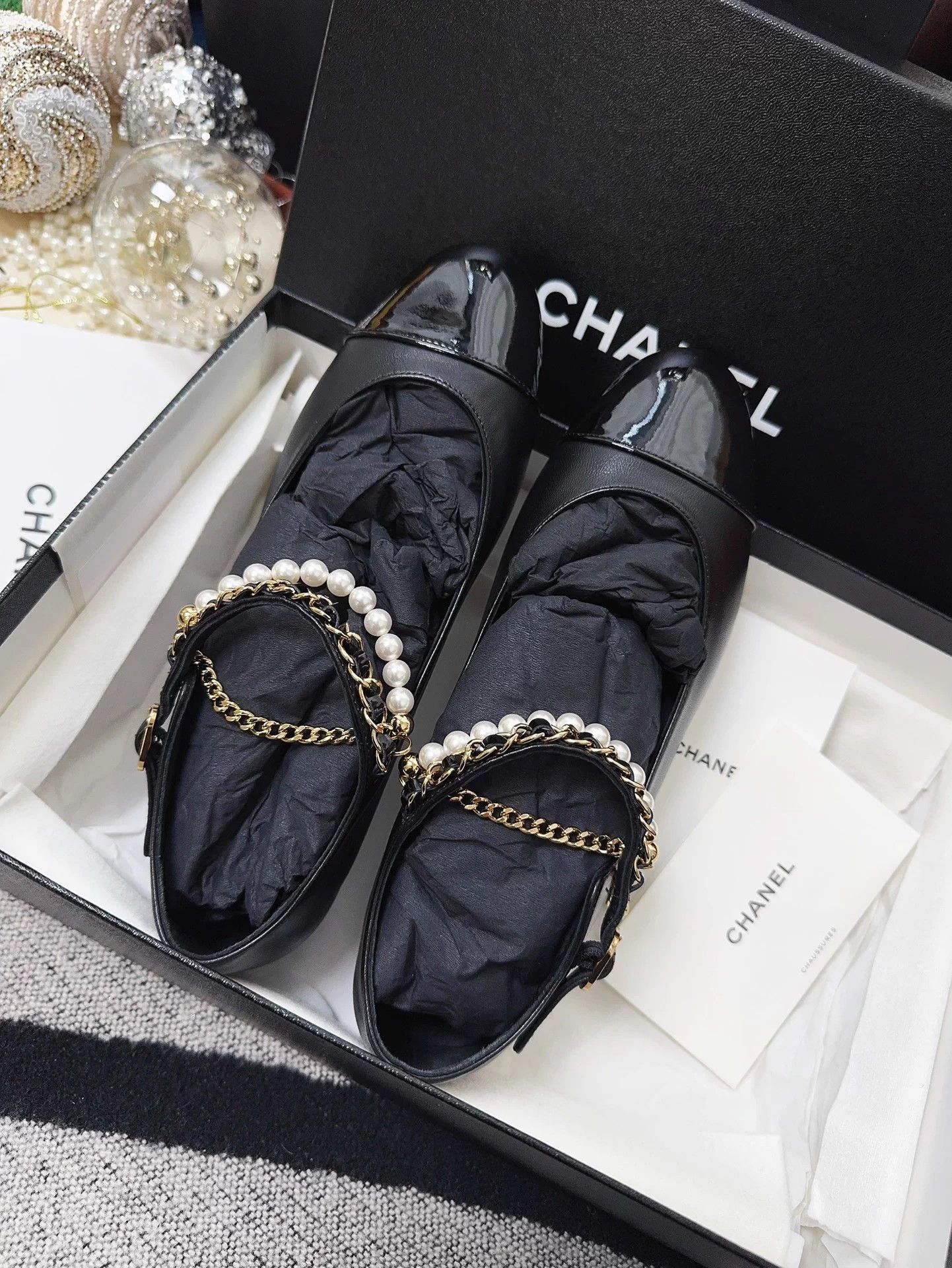 Chanel Chanel 25B Pearl Chain Black Mary Janes Flats Size US 5 / IT 35 - 2 Thumbnail