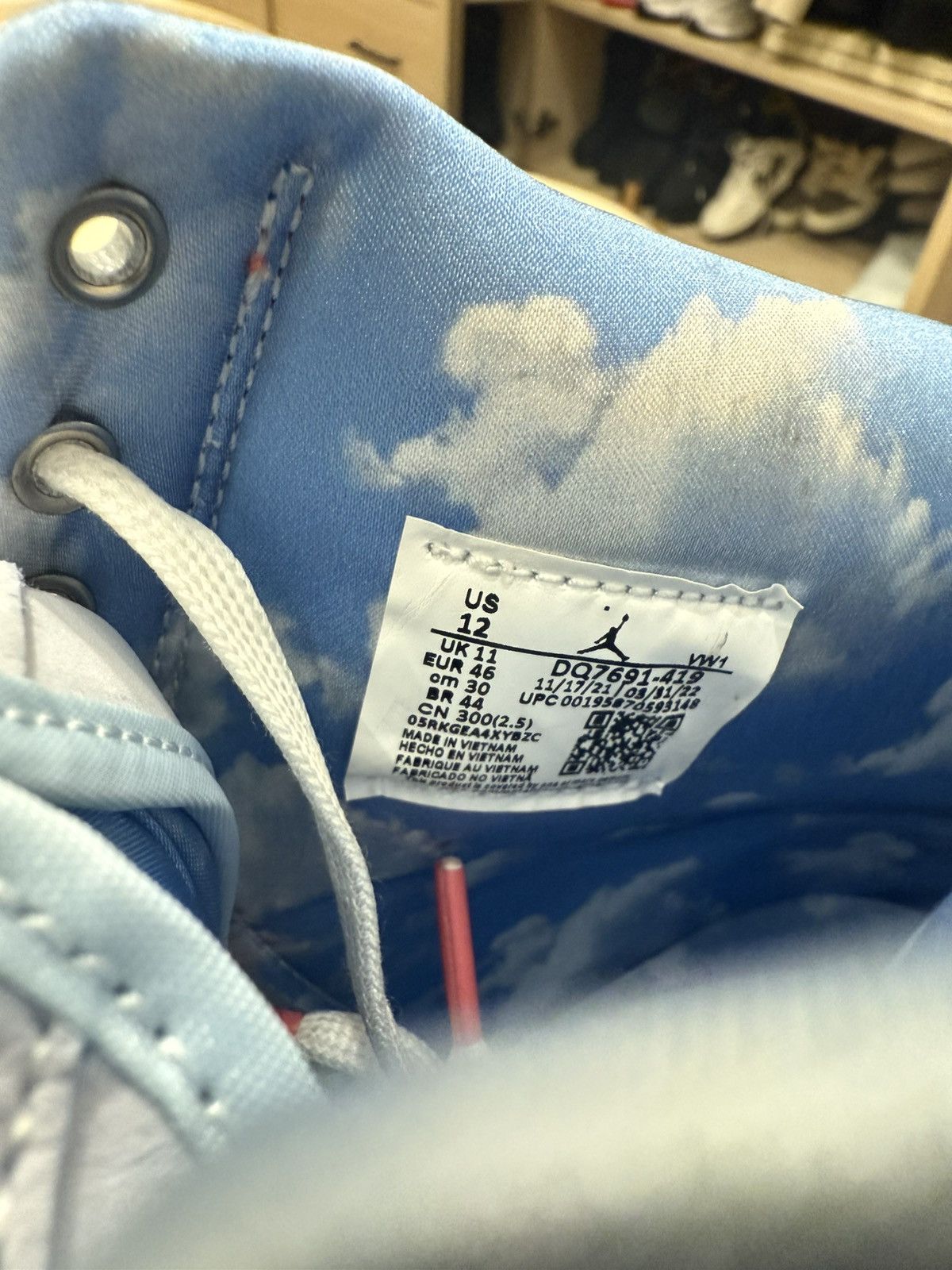 J Balvin × Jordan Brand jordan 2 j balvin retro Size US 12 / EU 45 - 8 Thumbnail