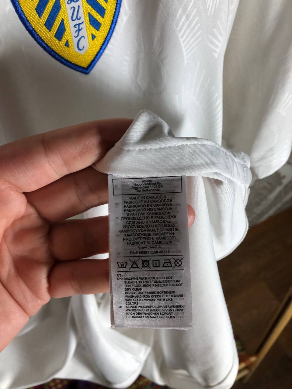 Vintage VERY RARE ADIDAS FC LEEDS UNITED ENGLAND SOCCER JERSEY 90s Size US L / EU 52-54 / 3 - 4 Thumbnail