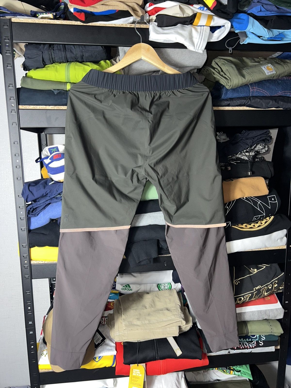 On 🔥 On Clound Women’s Waterproof Pants Olive/Brown Size S Size 27" / US 4 / IT 40 - 3 Thumbnail