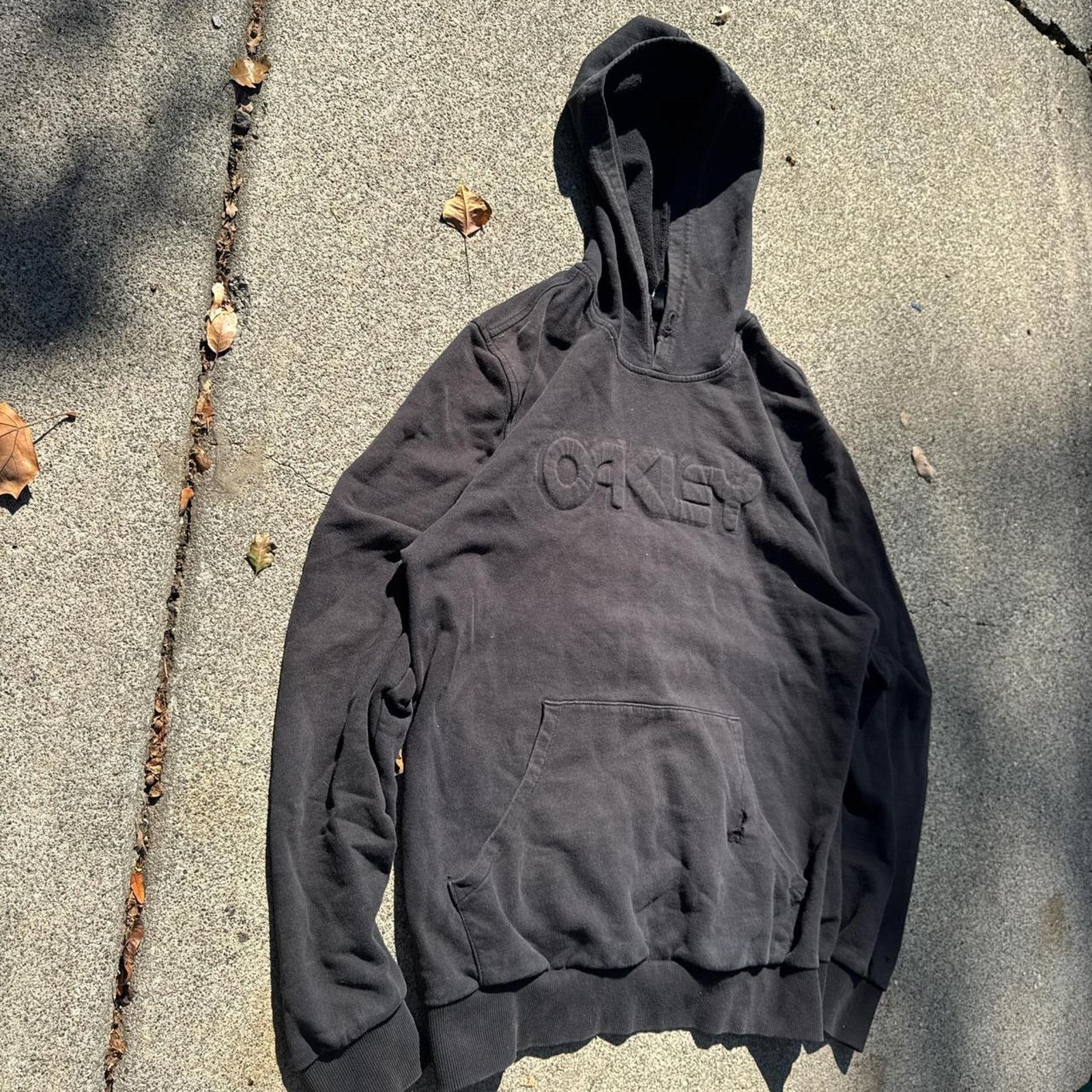 Oakley Vintage Men’s Y2K Oakley Bold Lettered Hoodie – Size XL Size US M / EU 48-50 / 2 - 2 Thumbnail