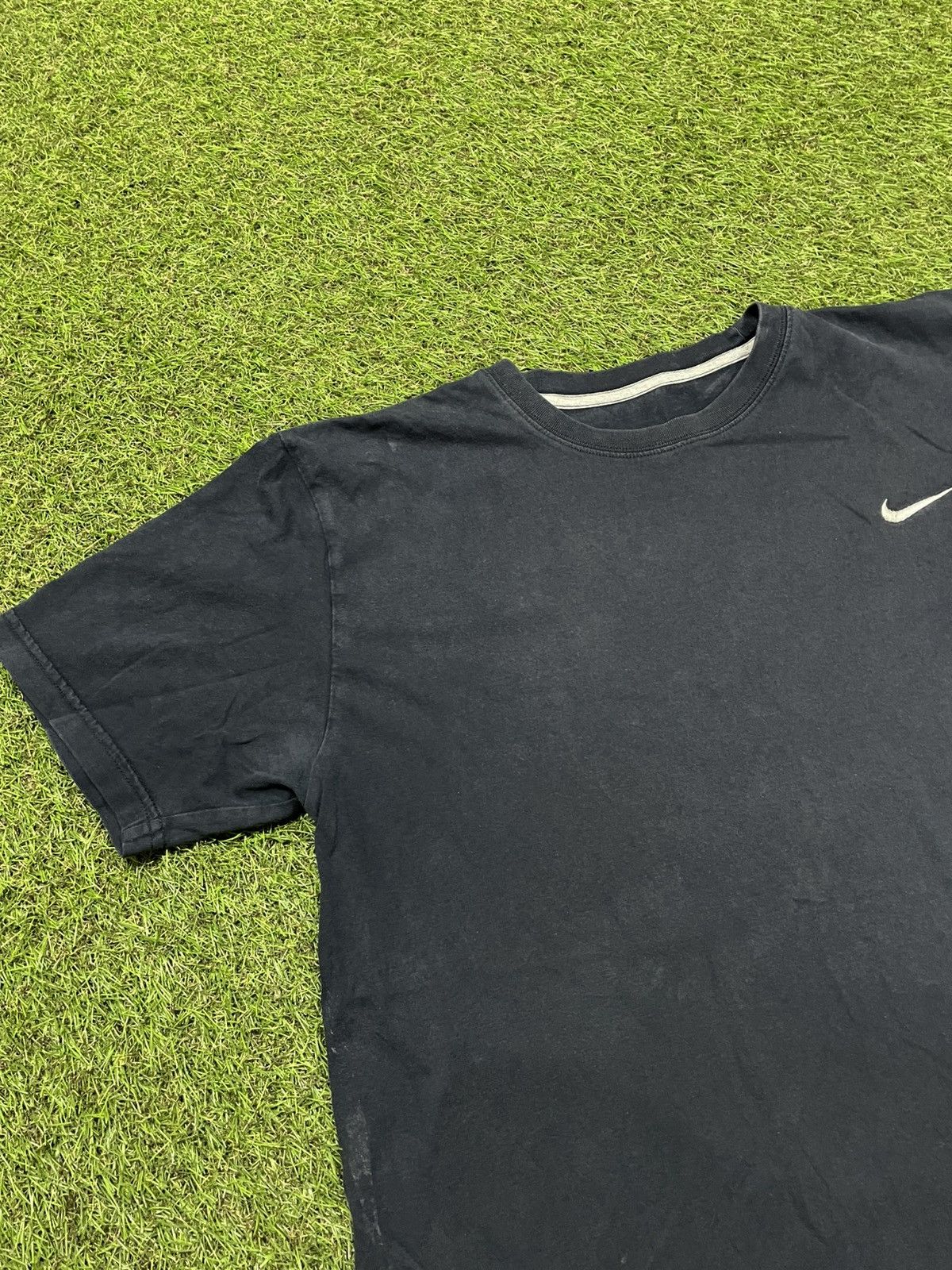 Nike × Vintage Vintage Nike Swoosh Tee – Faded Black Worn Distressed Large Size US L / EU 52-54 / 3 - 3 Thumbnail