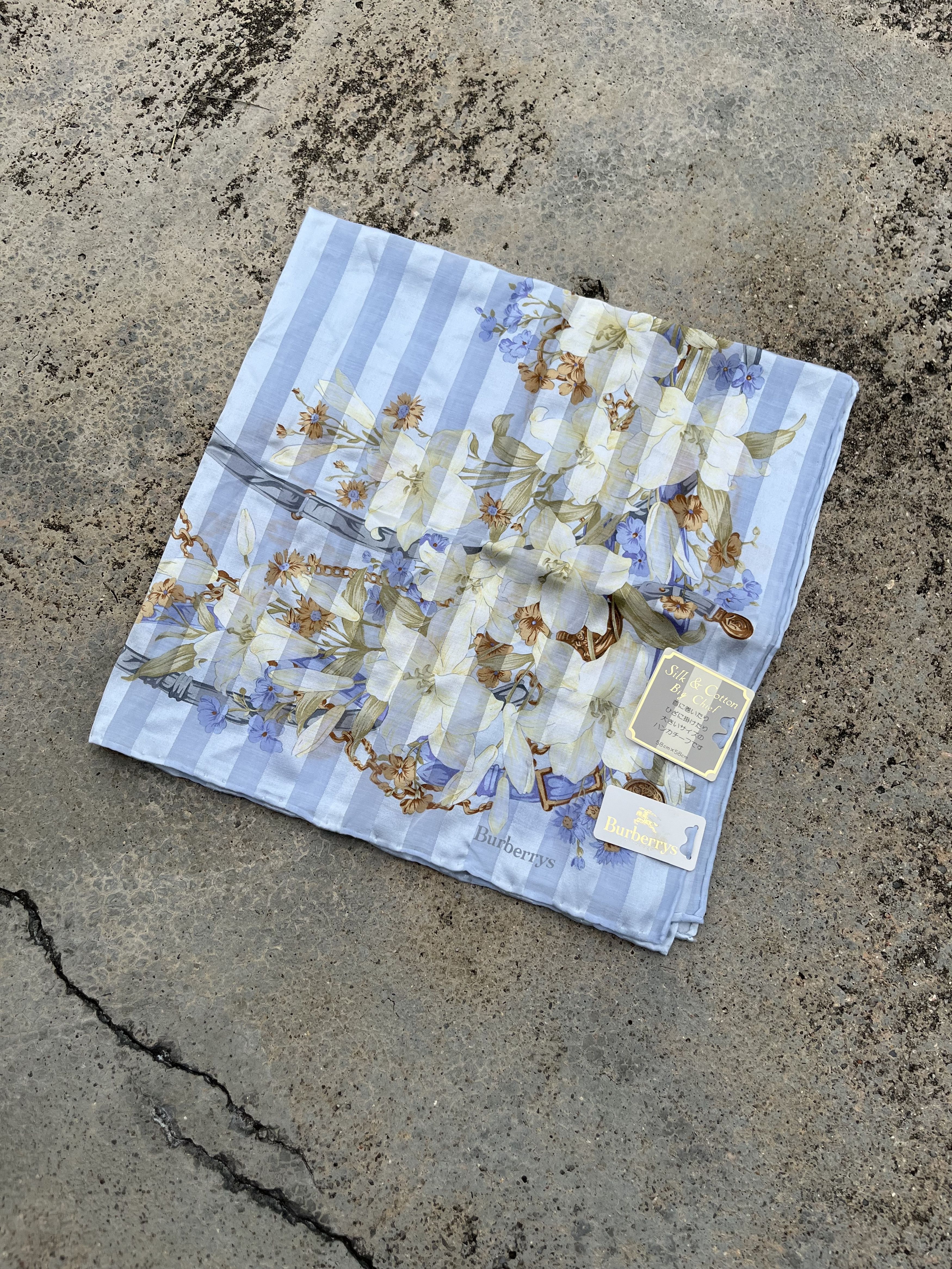 Burberry Burberry Printed Scarf new with Tag Size ONE SIZE - 3 Thumbnail