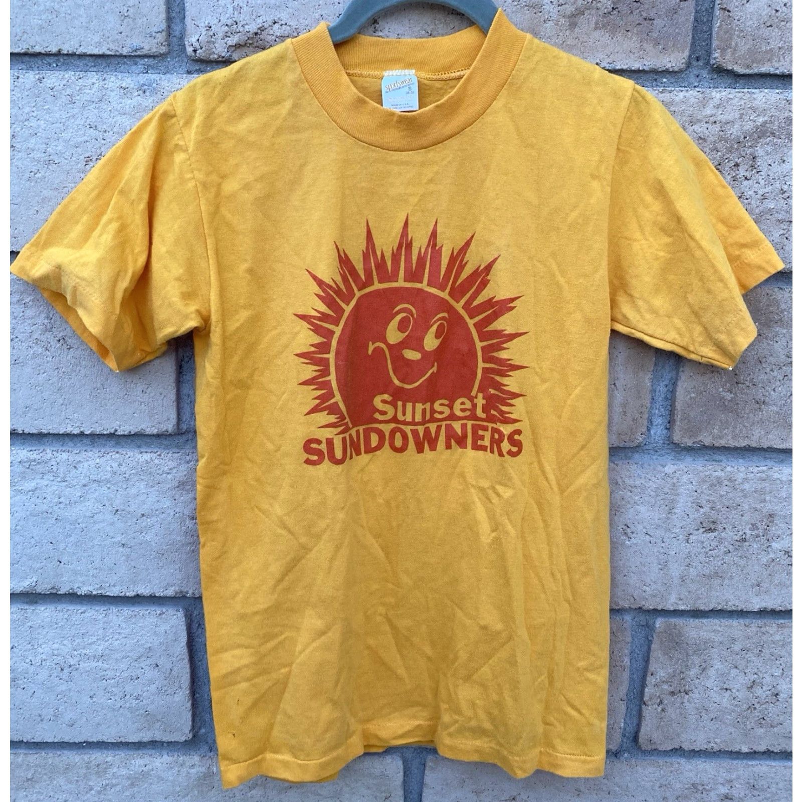Vintage VINTAGE Sportswear T-Shirt Short Sleeve Men S Yellow USA Graphic Print 1980s Sunset Sundowners Small Size US S / EU 44-46 / 1 - 3 Thumbnail