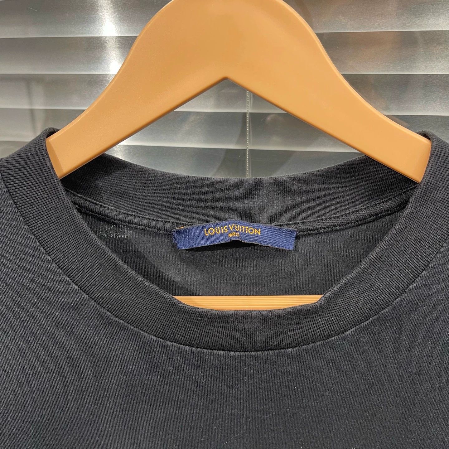 Louis Vuitton LV Black Gradient All Over Print Short Sleeve Size US L / EU 52-54 / 3 - 3 Thumbnail