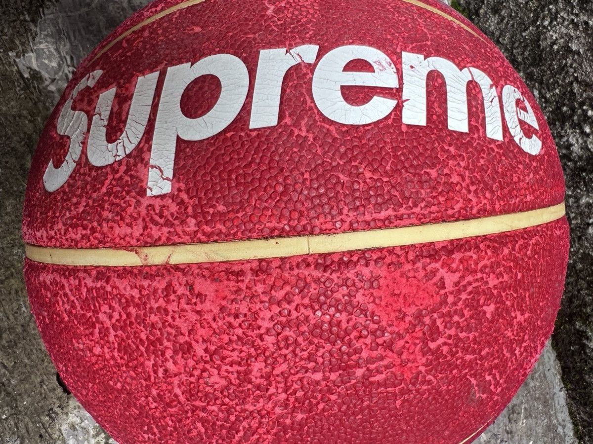 Spalding × Supreme Supreme x Spalding Basketball 1/70 1996 ONE WORLD FAMOUS Size ONE SIZE - 8 Thumbnail