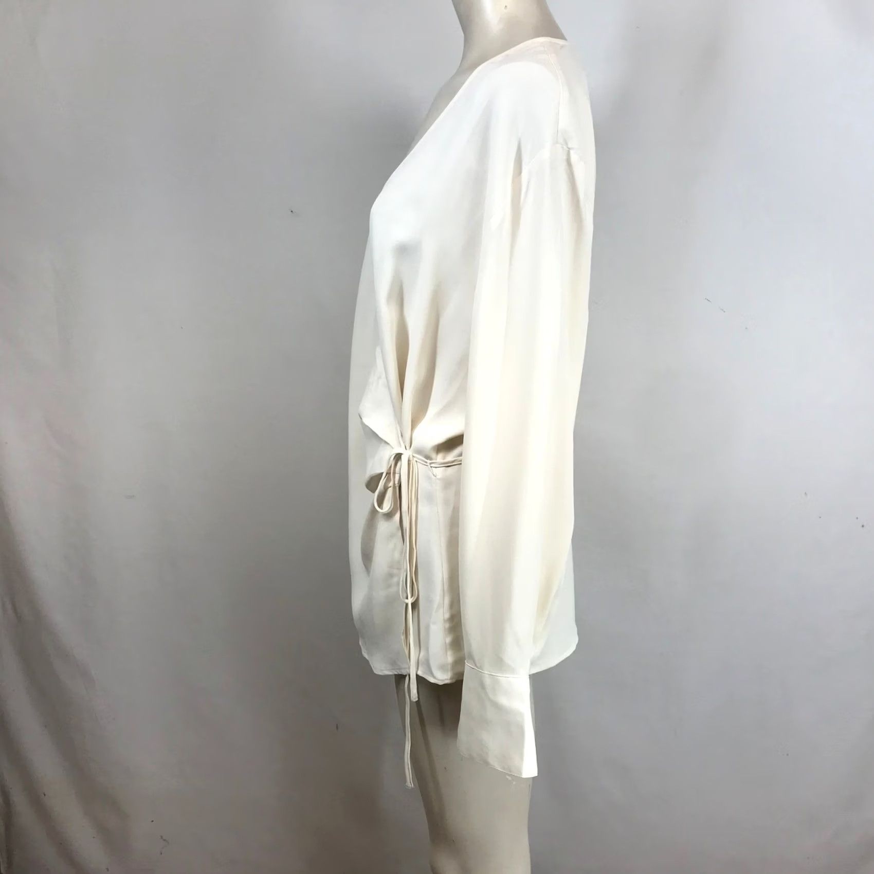 Loft VINTAGE Loft Cream Long Sleeve Wrap Blouse V-Neck Side Tie Top XL NEW Size XL / US 12-14 / IT 48-50 - 6 Thumbnail
