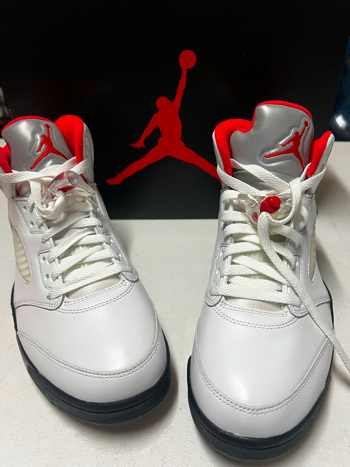 Jordan Brand Jordan 5 Retro Fire Red Silver Tongue Size US 9.5 / EU 42-43 - 8 Thumbnail