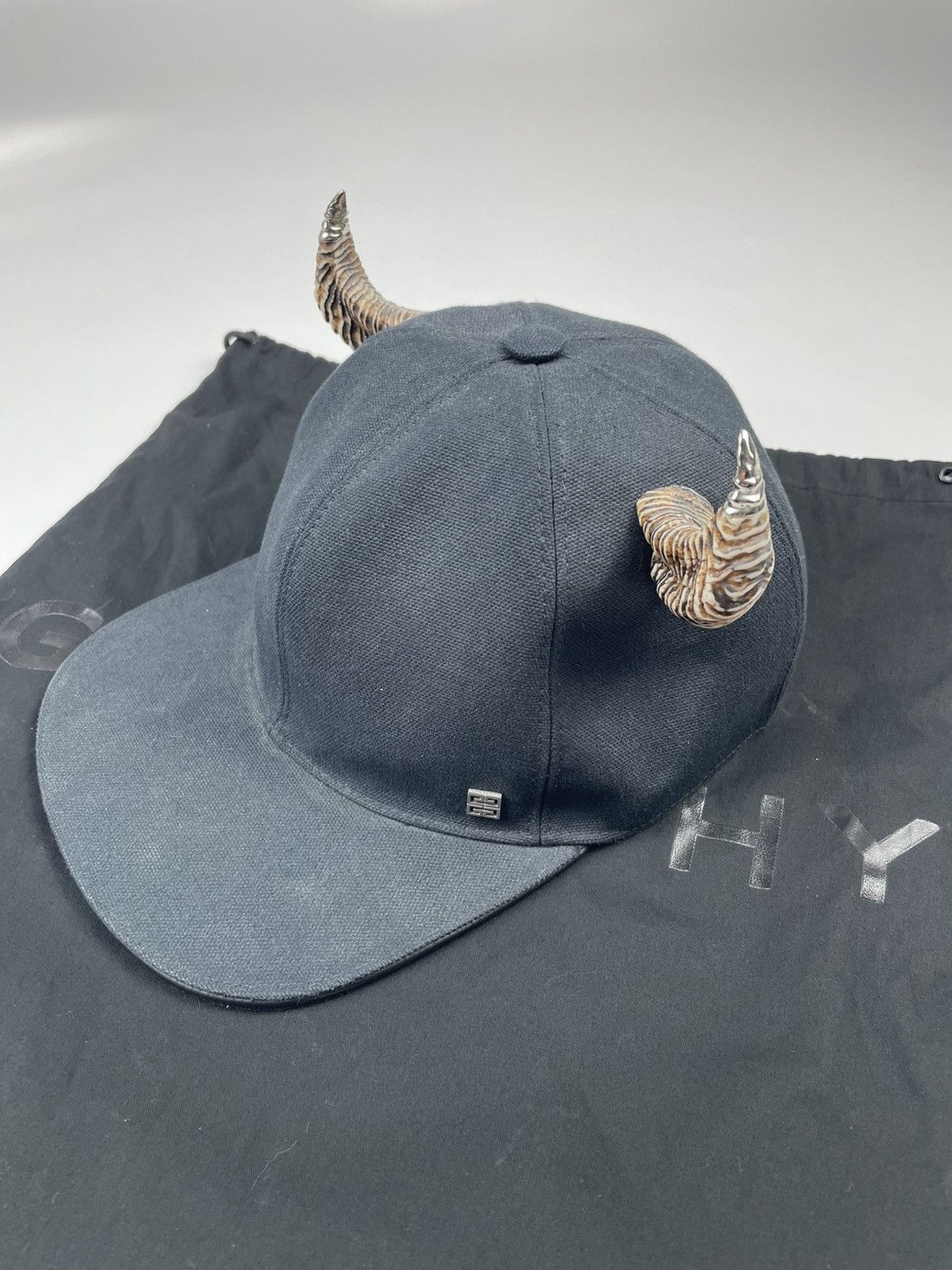 Givenchy Givenchy Horn Hat Size ONE SIZE - 2 Thumbnail