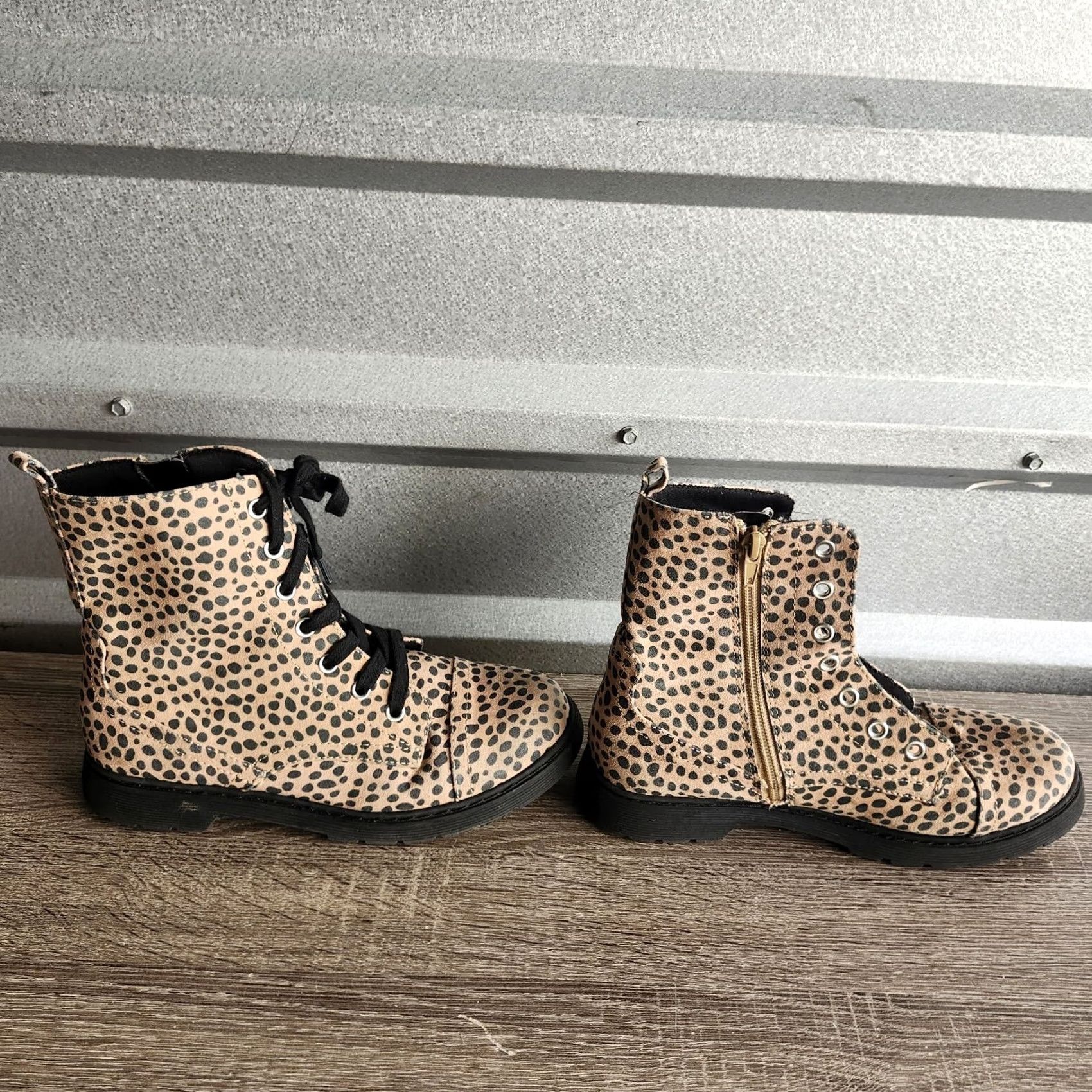 Vintage Arizona Jean Co AZ Joyce Boots Womens 6 Spotted Memory Foam (MISSING SHOE LACE) Size 28" / US 6 / IT 42 - 6 Thumbnail