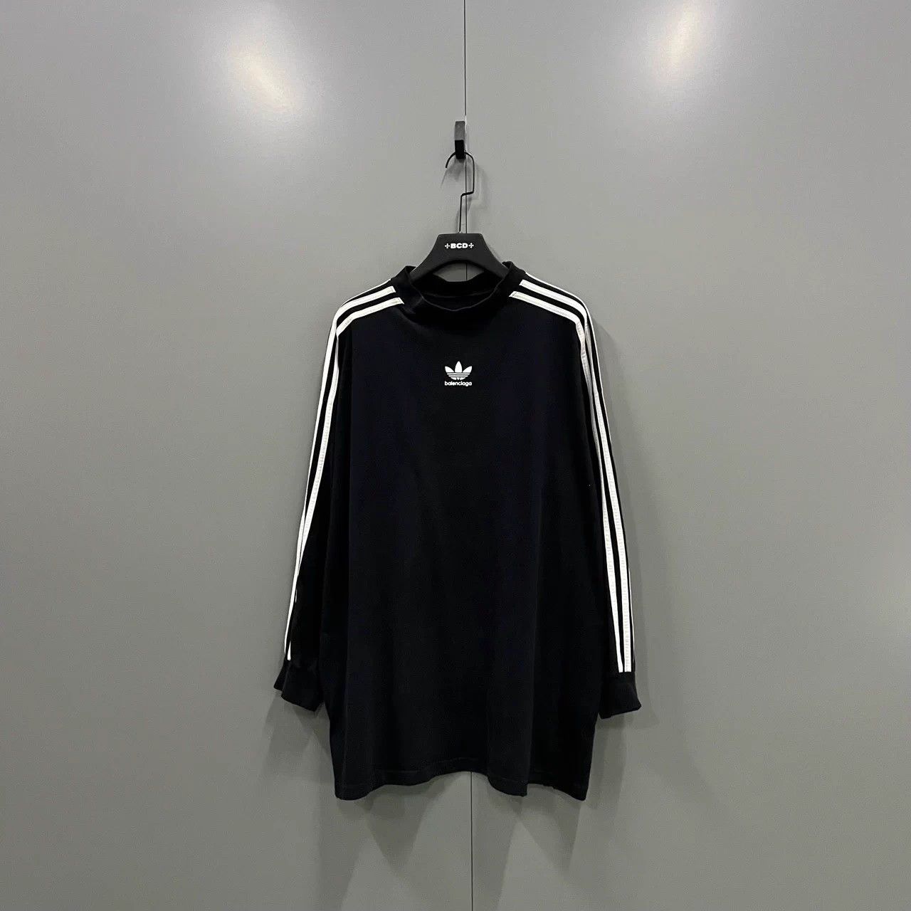 Balenciaga Balenciaga x Adidas blk mini logo longsleeve 9/10 jc604502 Size US M / EU 48-50 / 2 - 1 Thumbnail