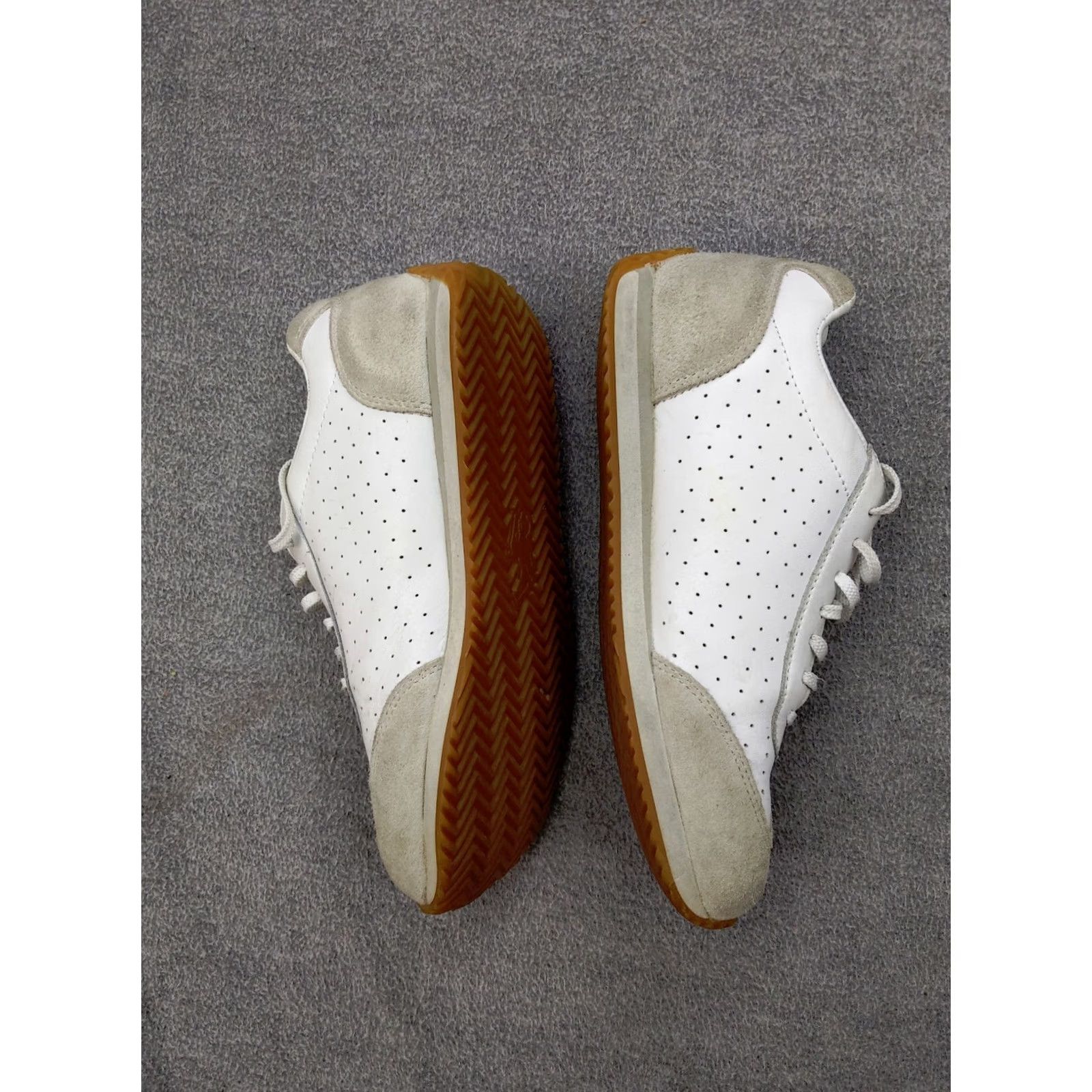 Polo Ralph Lauren Polo Ralph Lauren Suede Sneakers Womens 7.5 B White Gray Low top Retro Sneakers Mens Womens Size M / US 6-8 / IT 42-44 - 7 Thumbnail