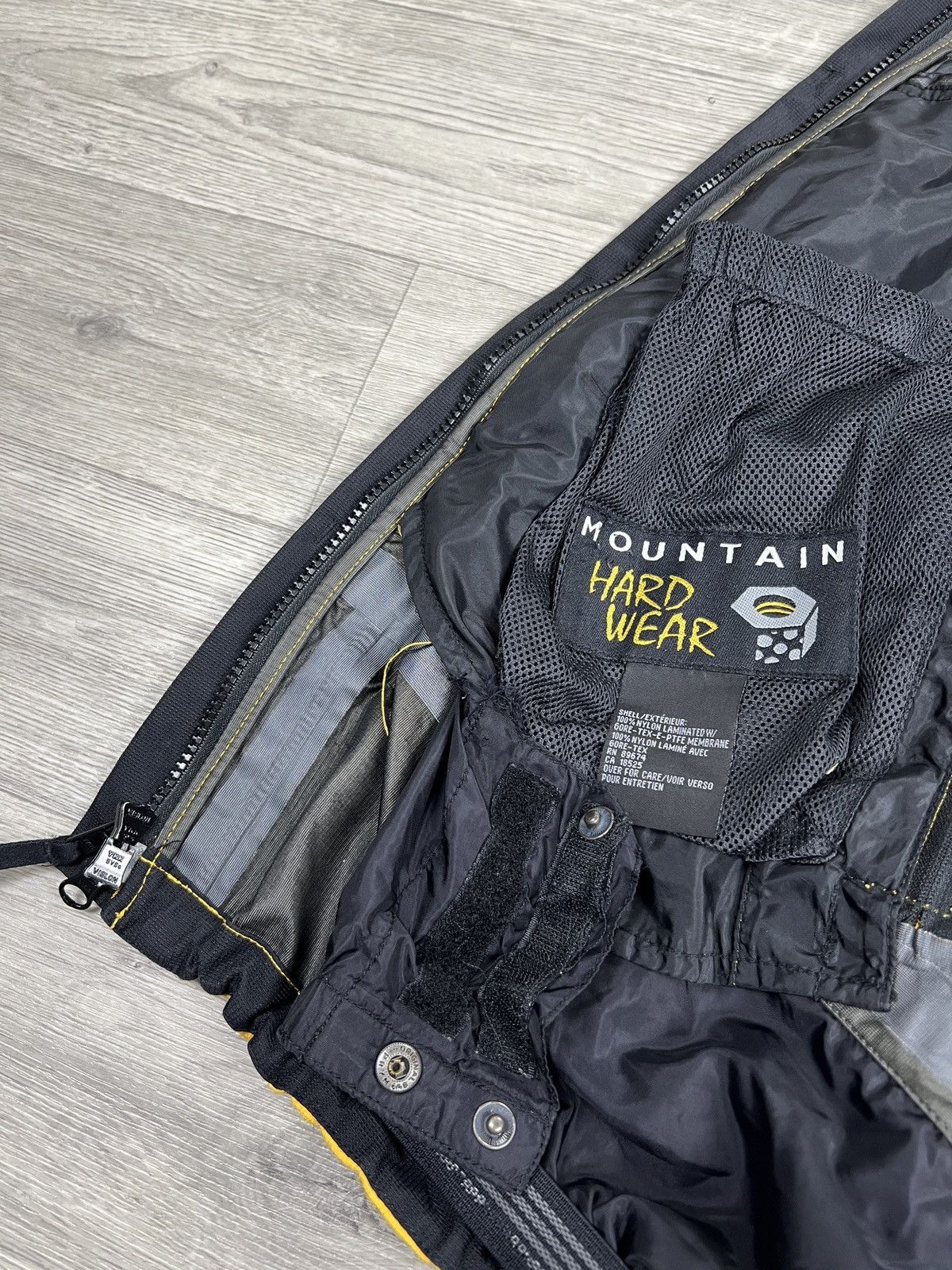 Mountain Hardwear Mountain Hardwear Gore Tex XCR Jacket Size L gorpcore Size US L / EU 52-54 / 3 - 19 Thumbnail
