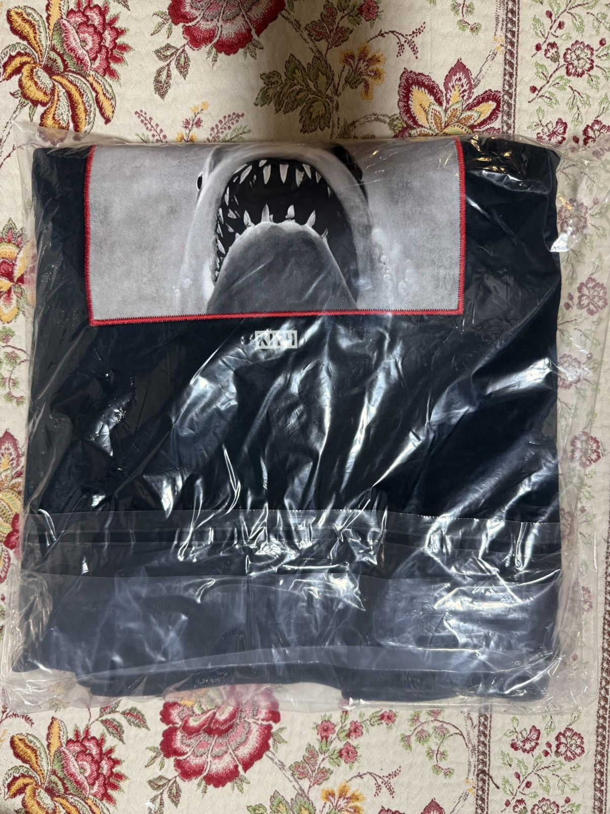 Kith Kith for JAWS Japanese Movie Poster Nelson Crewneck Size XL Size US XL / EU 56 / 4 - 5 Thumbnail