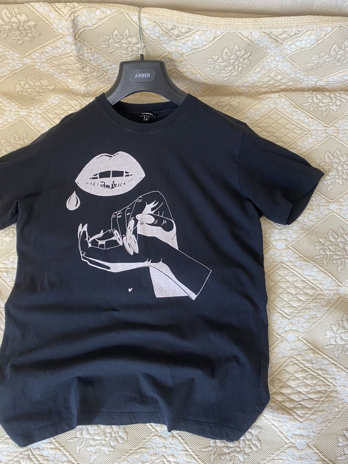 Diesel × Vintage 🔥 Diesel Vintage Art Hands Girl T Shirt Y2K Graphic Print Size US S / EU 44-46 / 1 - 2 Thumbnail