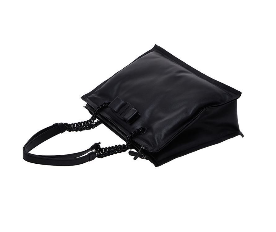 Salvatore Ferragamo o1s1rm0924 Size: OS / Viva Tote Handbag in Black Size ONE SIZE - 4 Thumbnail