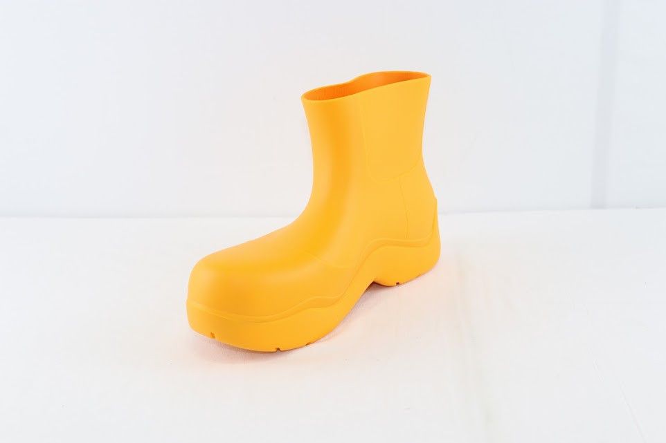 Bottega Veneta o1rshd1 Matt Rubber Puddle Ankle Boot in Tangerine Size US 9 / EU 42 - 3 Thumbnail