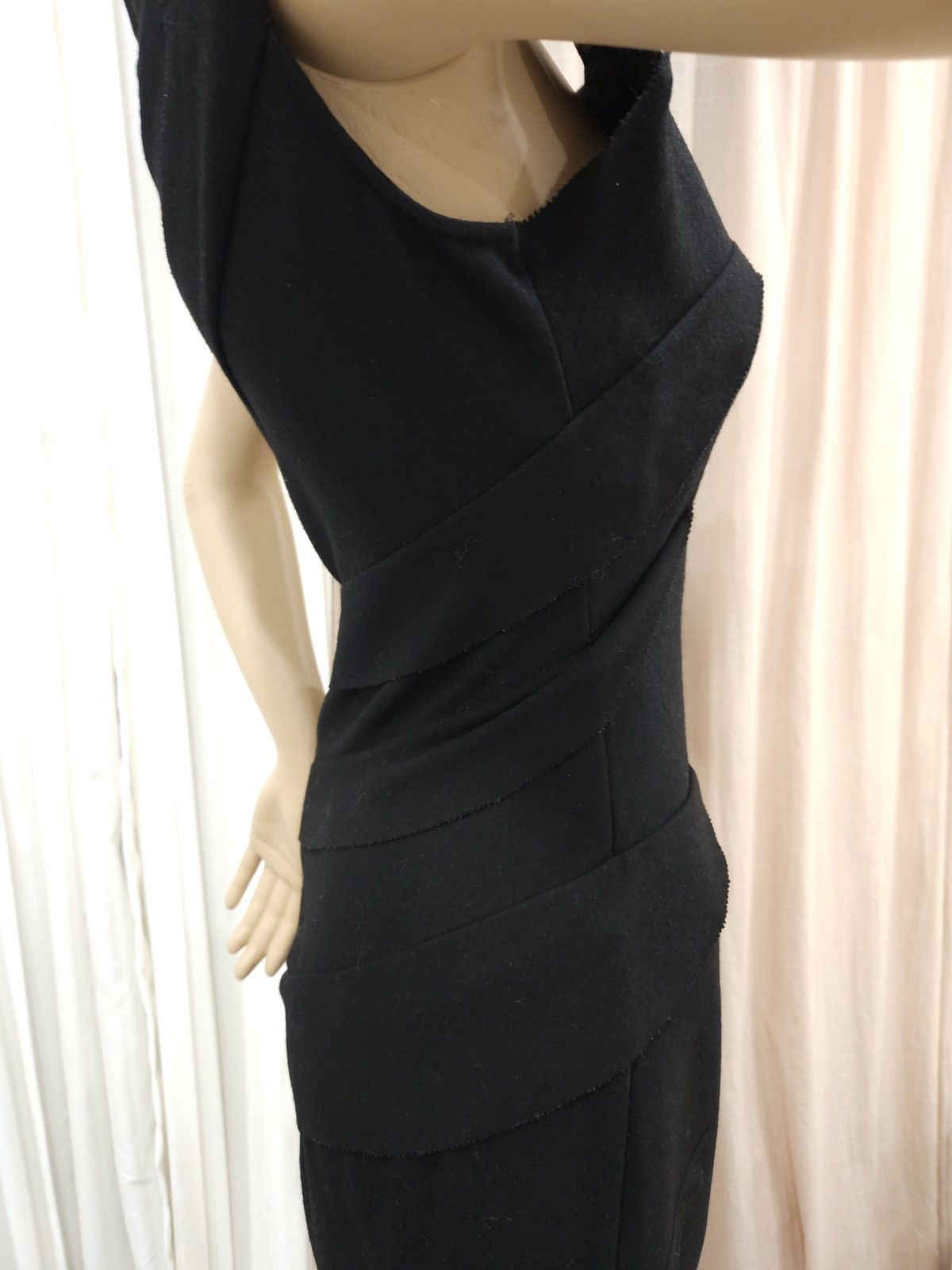 Diane von Furstenberg × Vintage DIANE VON FURSTENBERG Wool Elastic Slim-Fit Ruffled Dress Size S / US 4 / IT 40 - 7 Thumbnail
