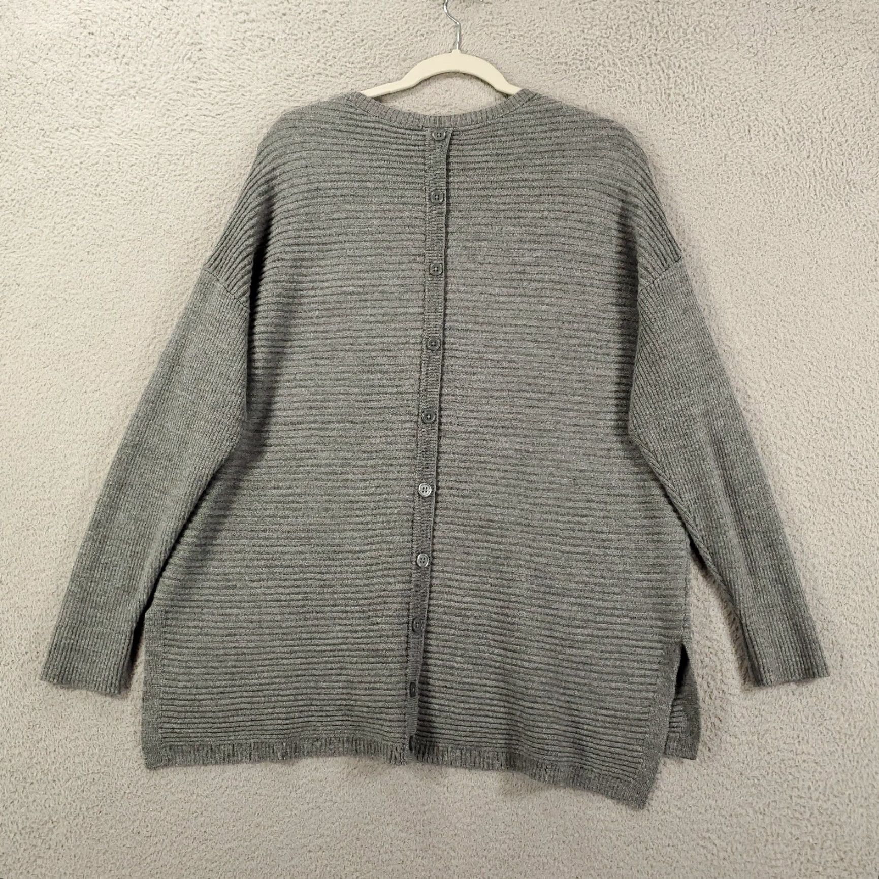 Vintage Tahari Womens Sweater Size 2X Gray Ribbed Button Back Accent Tunic Knit Top Size XXL / US 16-18 / IT 52-54 - 5 Thumbnail