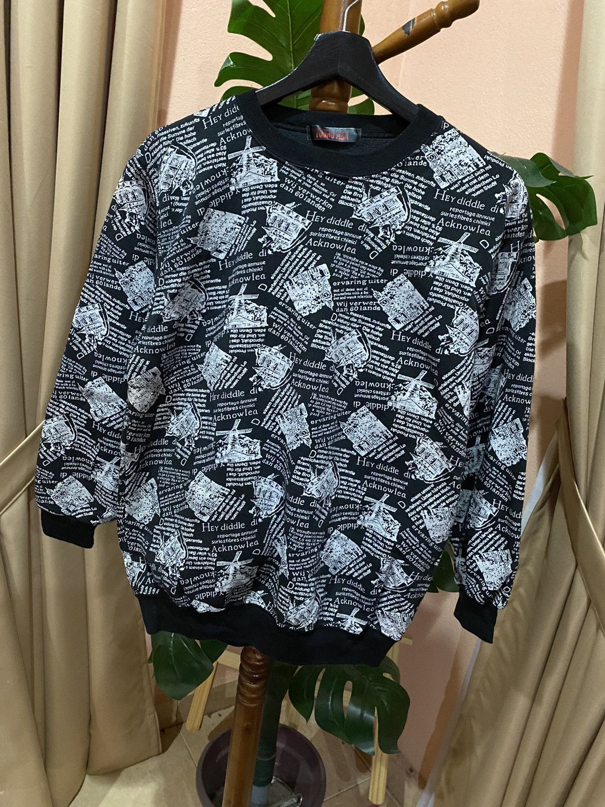 Vintage VINTAGE YOUNG MEN NEWSPAPER SWEATSHIRT Size US M / EU 48-50 / 2 - 4 Thumbnail